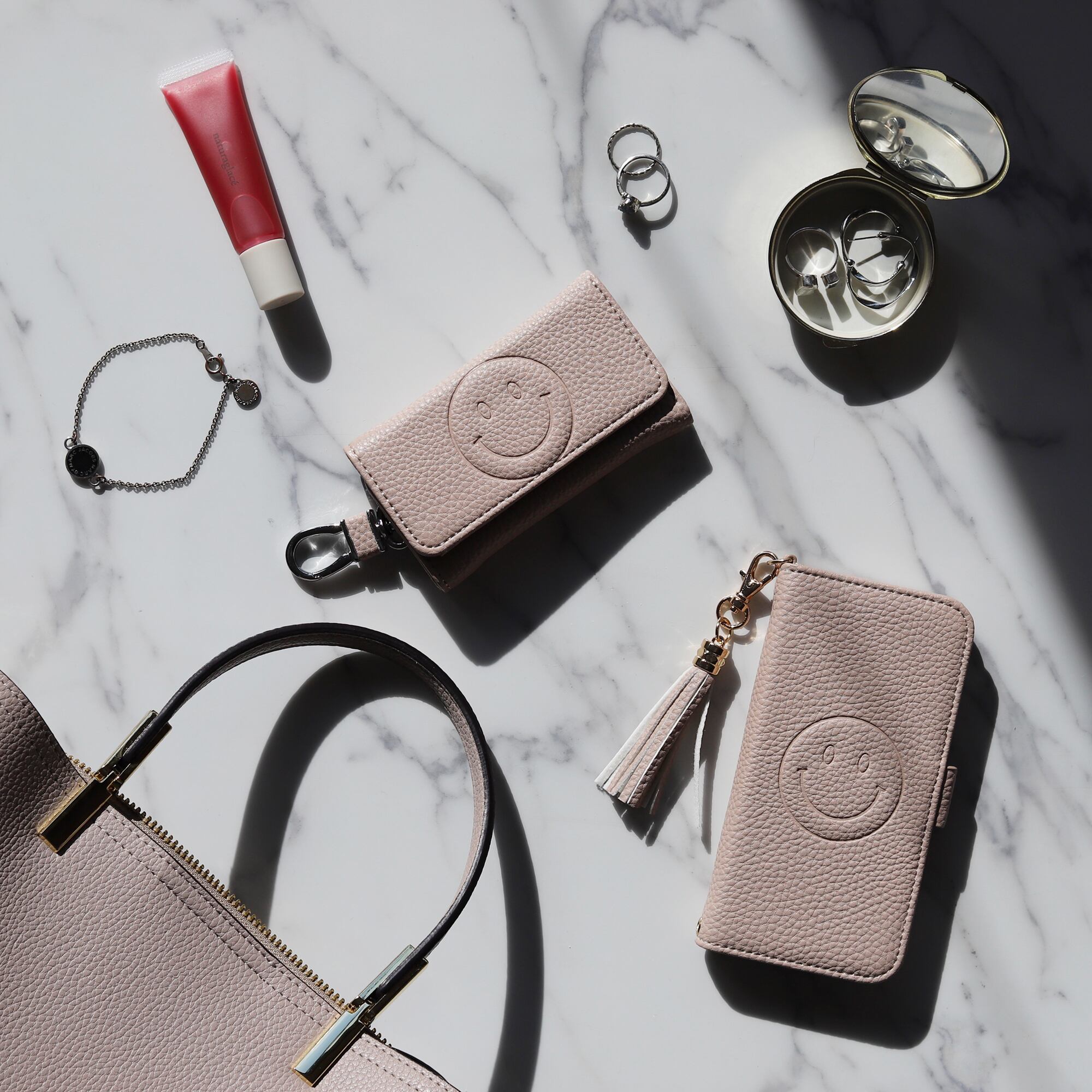 ハイクオリティー 大人ニコちゃん スマイルbigエンボス 6連キーケース 財布タイプ オリジナルスマホケース Amelie Handmade