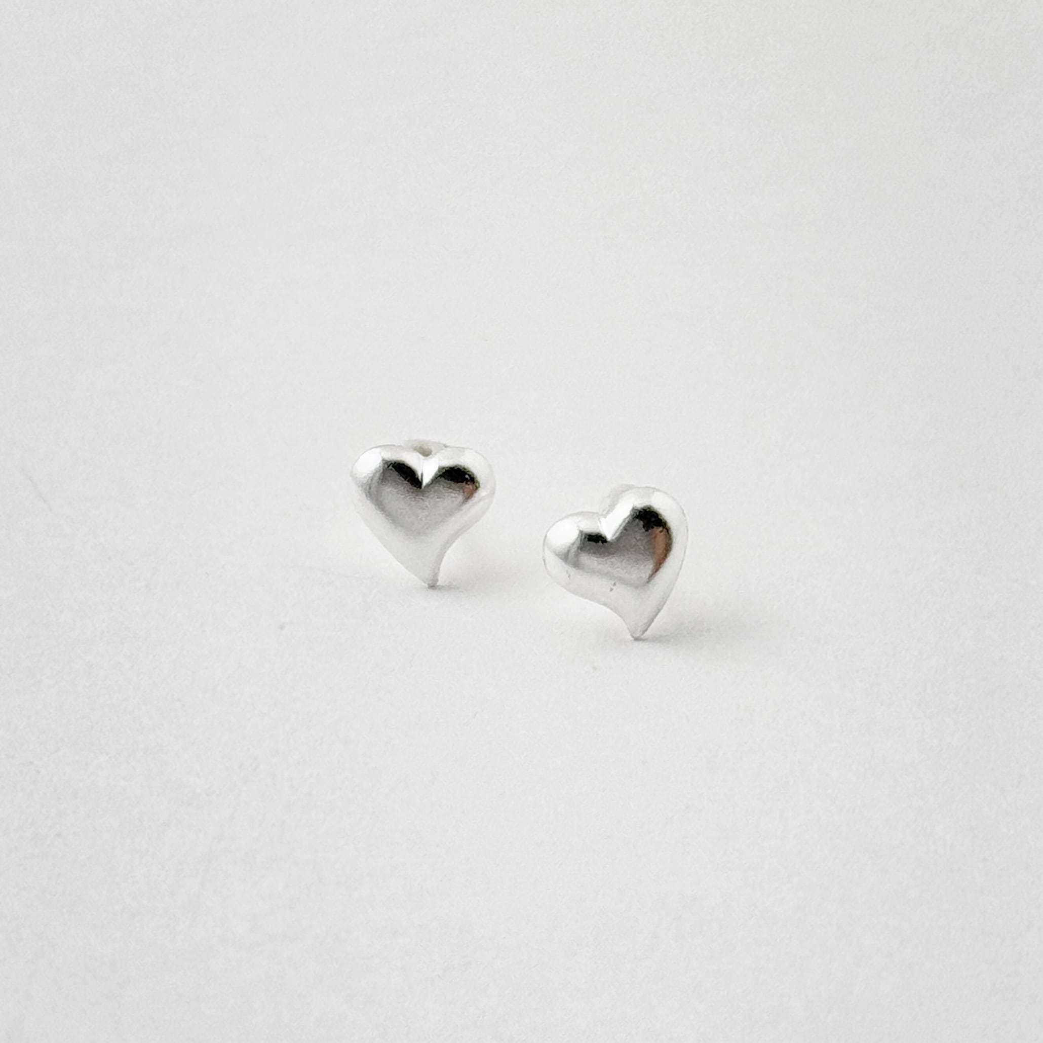 クネット ハートスタッドピアス