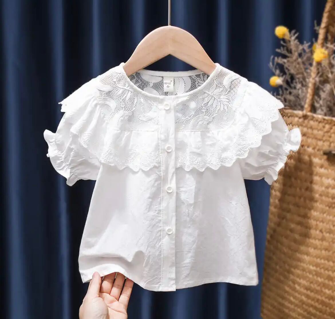 レース襟ブラウス