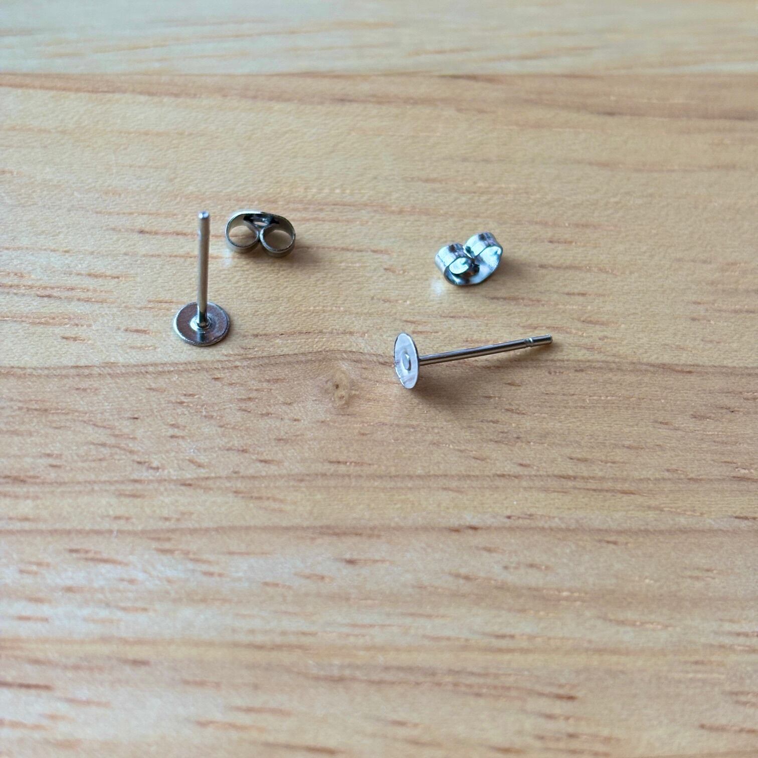 ガラスのサビ猫 小粒 シンプルピアス／イヤリング | 猫アクセサリー