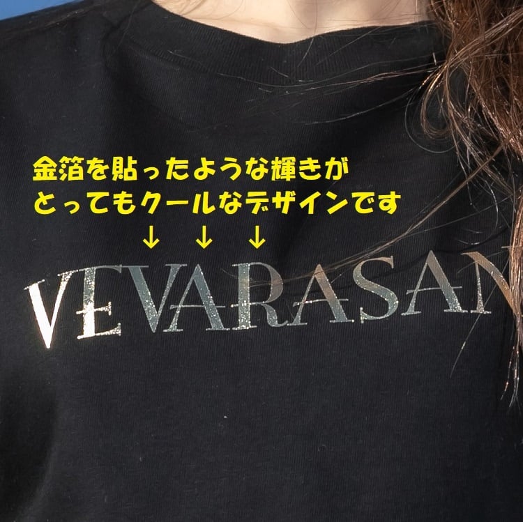 VEVARASANA®︎ 金箔を貼ったような ゴールドプリント Tシャツ 女性が着