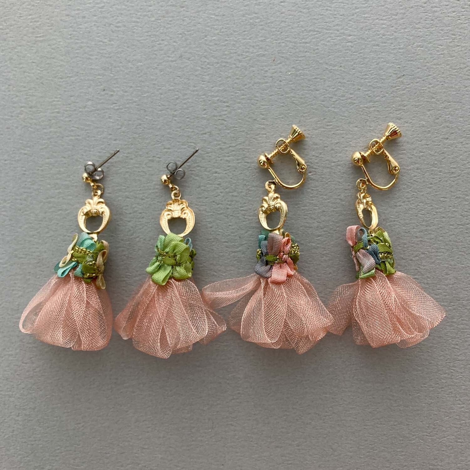 レインボーフラワーとフリンジタッセルのふんわり〈ピアス/イヤリング