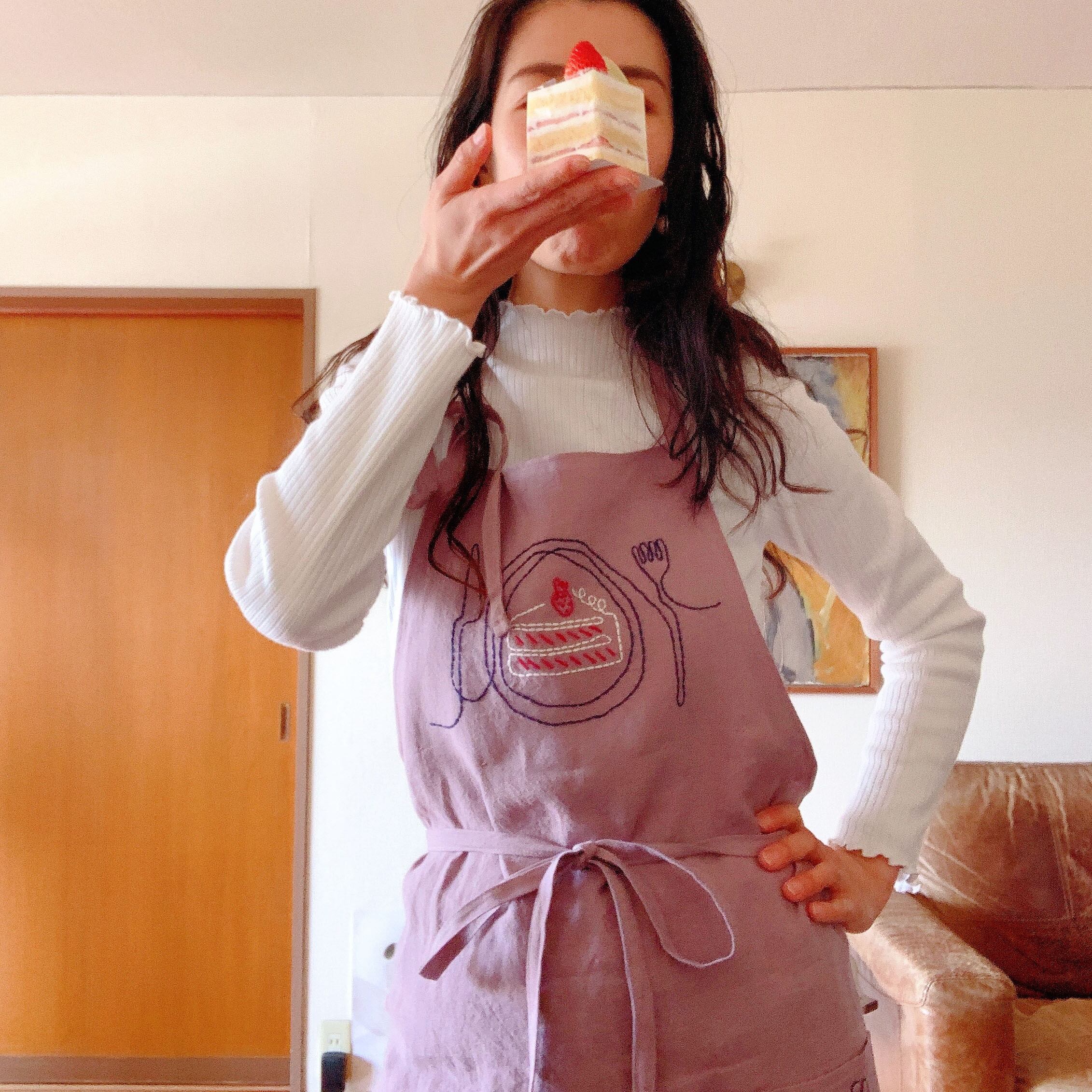 オリジナル刺繍エプロン「おやつの時間」スモーキーピンク | Dottocheck
