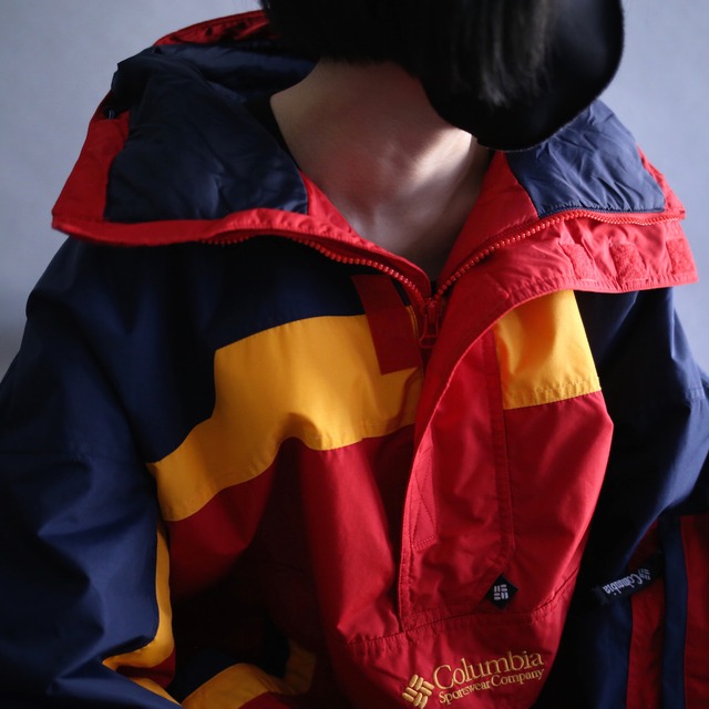 "Columbia" 3-tone switching design over silhouette anorak parka
