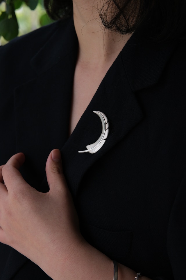 IORI/"Tiffany& Co."brooch/feather