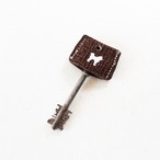 一点もの｜レザー キーキャップ｜Leather Key-cap(R)｜レギュラーサイズ｜コーヒーブラウン "Cane"-ホワイトドッグ｜004