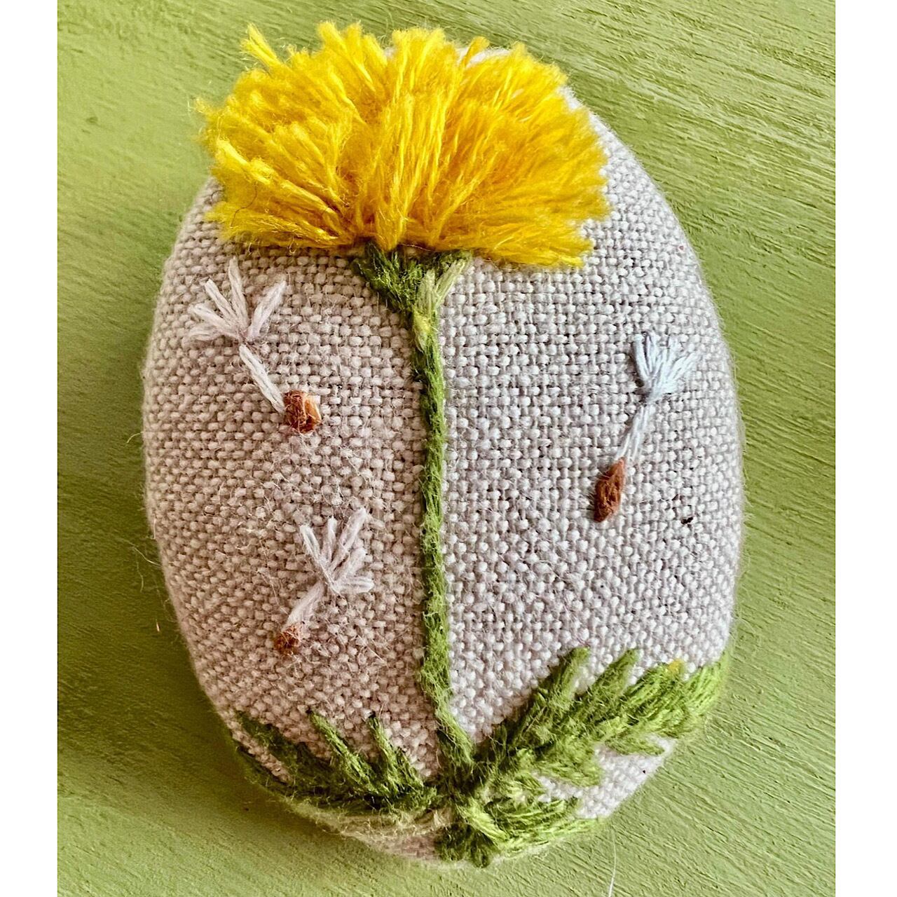 くるみボタン（小） ミモザの刺繍（1点物） | puchgalalley-winwin