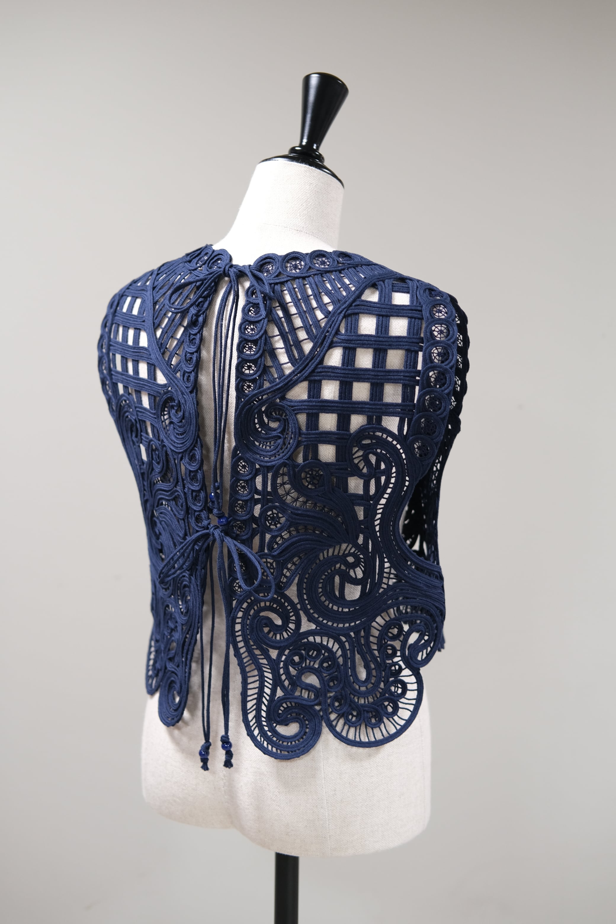 Mame Kurogouchi】Cord Embroidery Vest - navy - | loop
