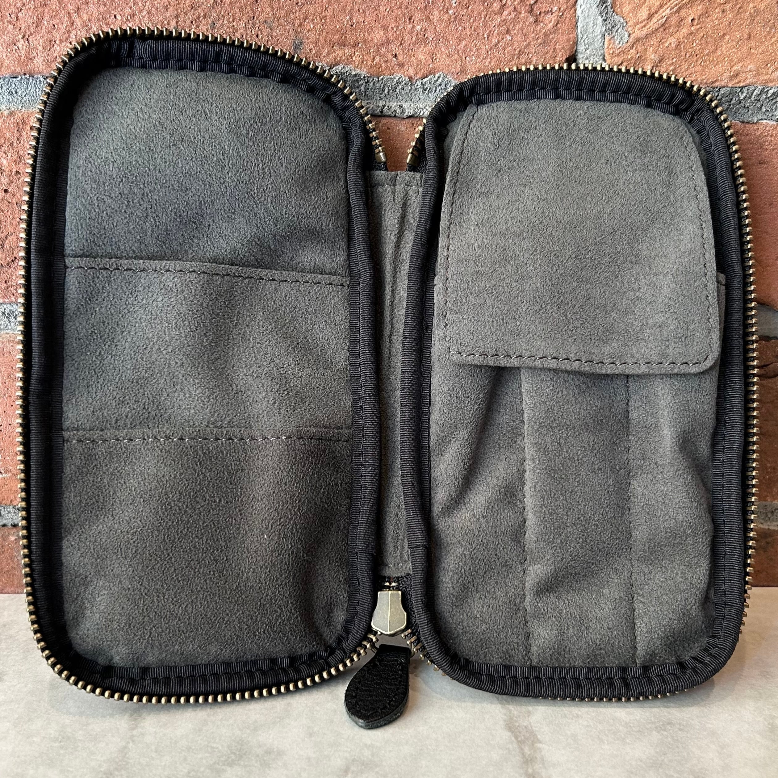 ＆Liebe「文具にこだわる人のジップペンケース（ぺブルヌメ革）」／3本