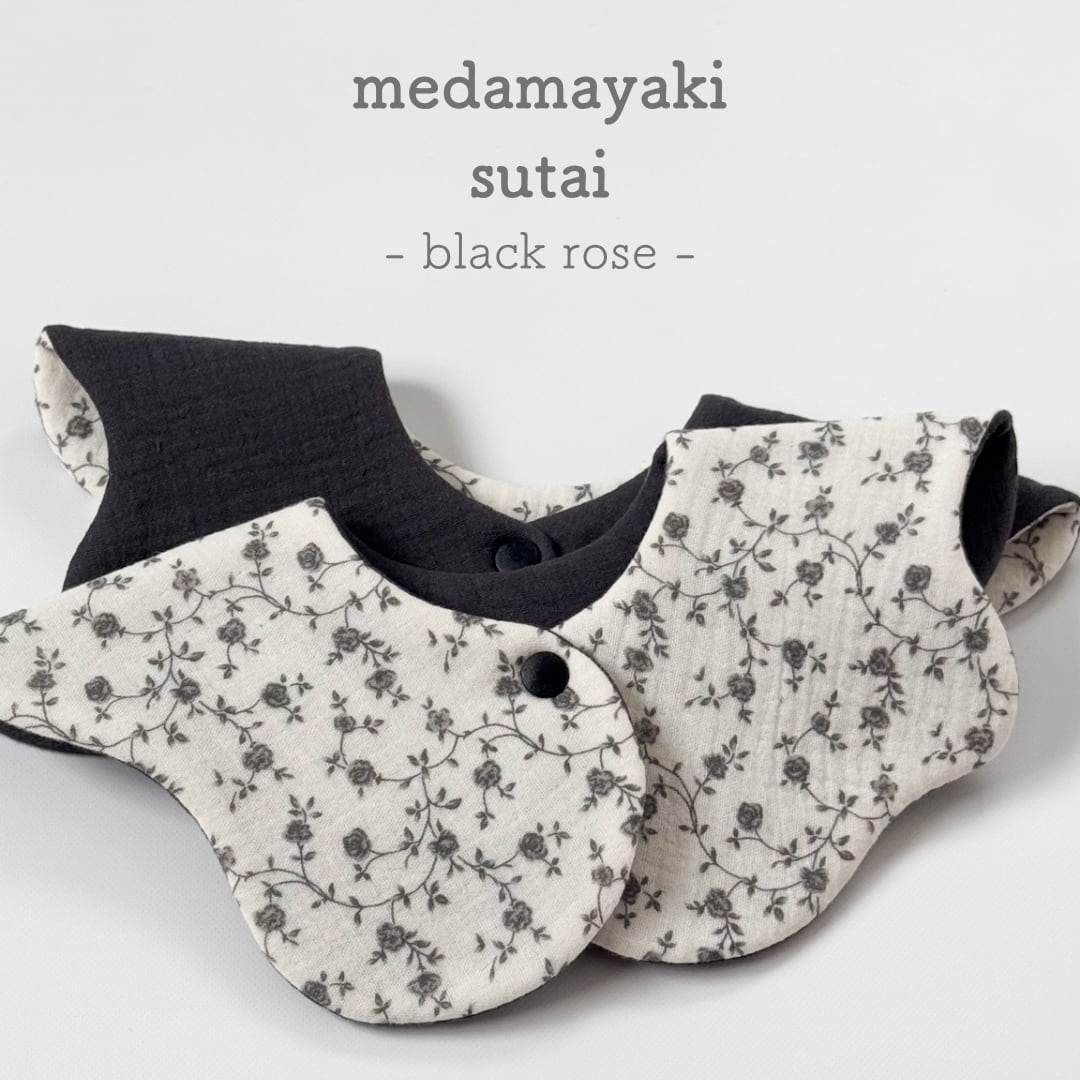 めだまやきスタイ( black rose )/ ハンドメイド bib よだれかけ ビブ 韓国 韓国生地