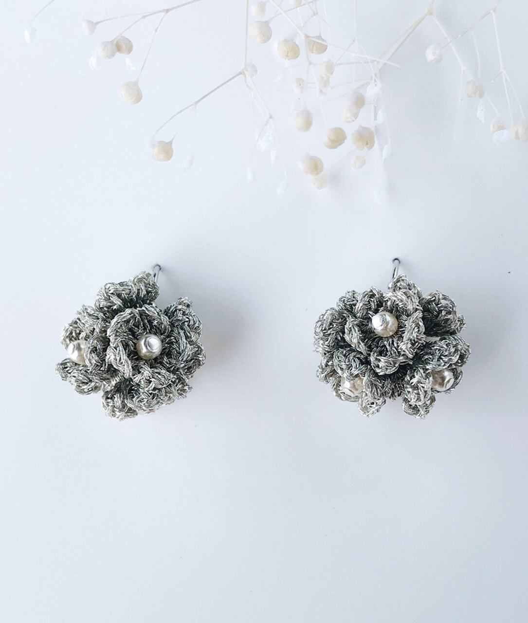 クロッシェ小花ボールのイヤリング・ピアス