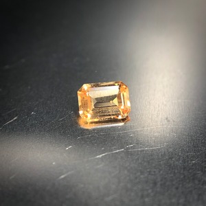 燦々と煌めく太陽のような宝石 0.22ct 天然 イエローサファイア