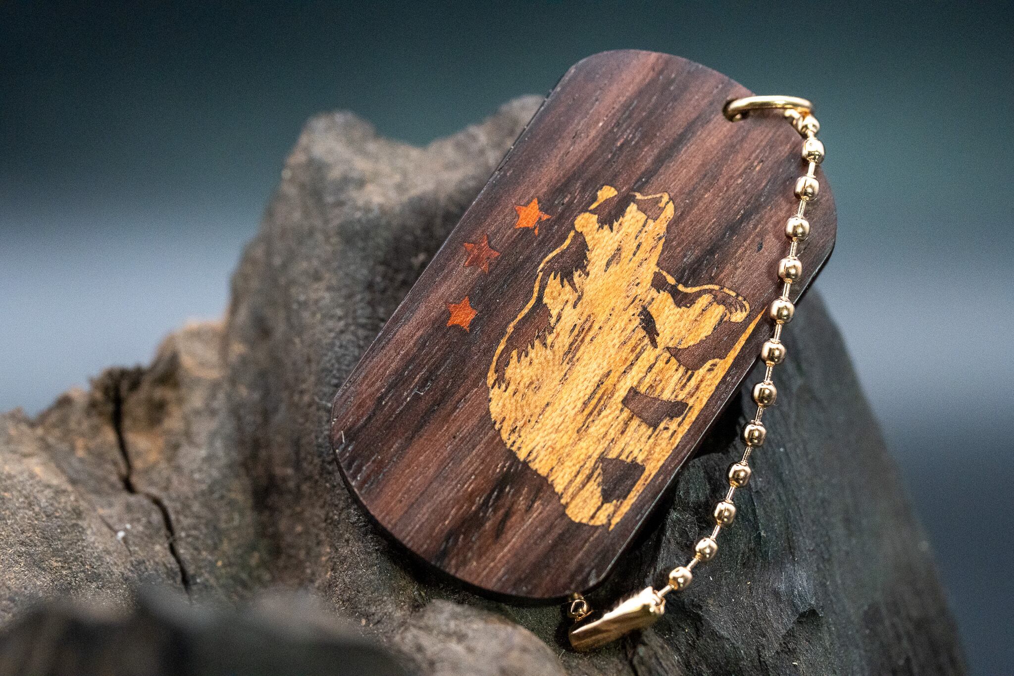 【 褐色と漆黒の縞模様 】縞黒檀 ドッグタグ 象嵌 星明り