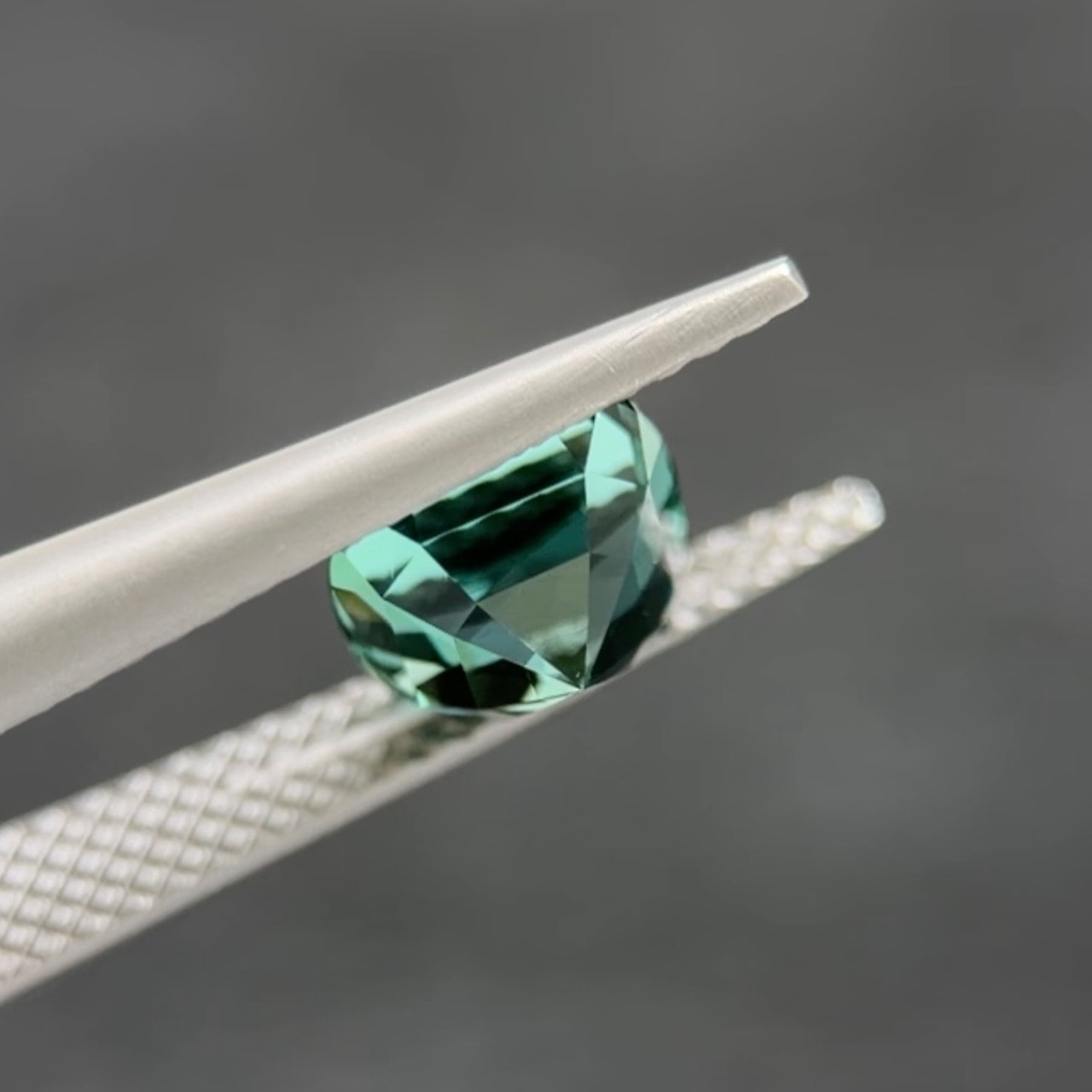 シーフォームトルマリン 6.6×6.6mm, 1.51ct, ナミビア産