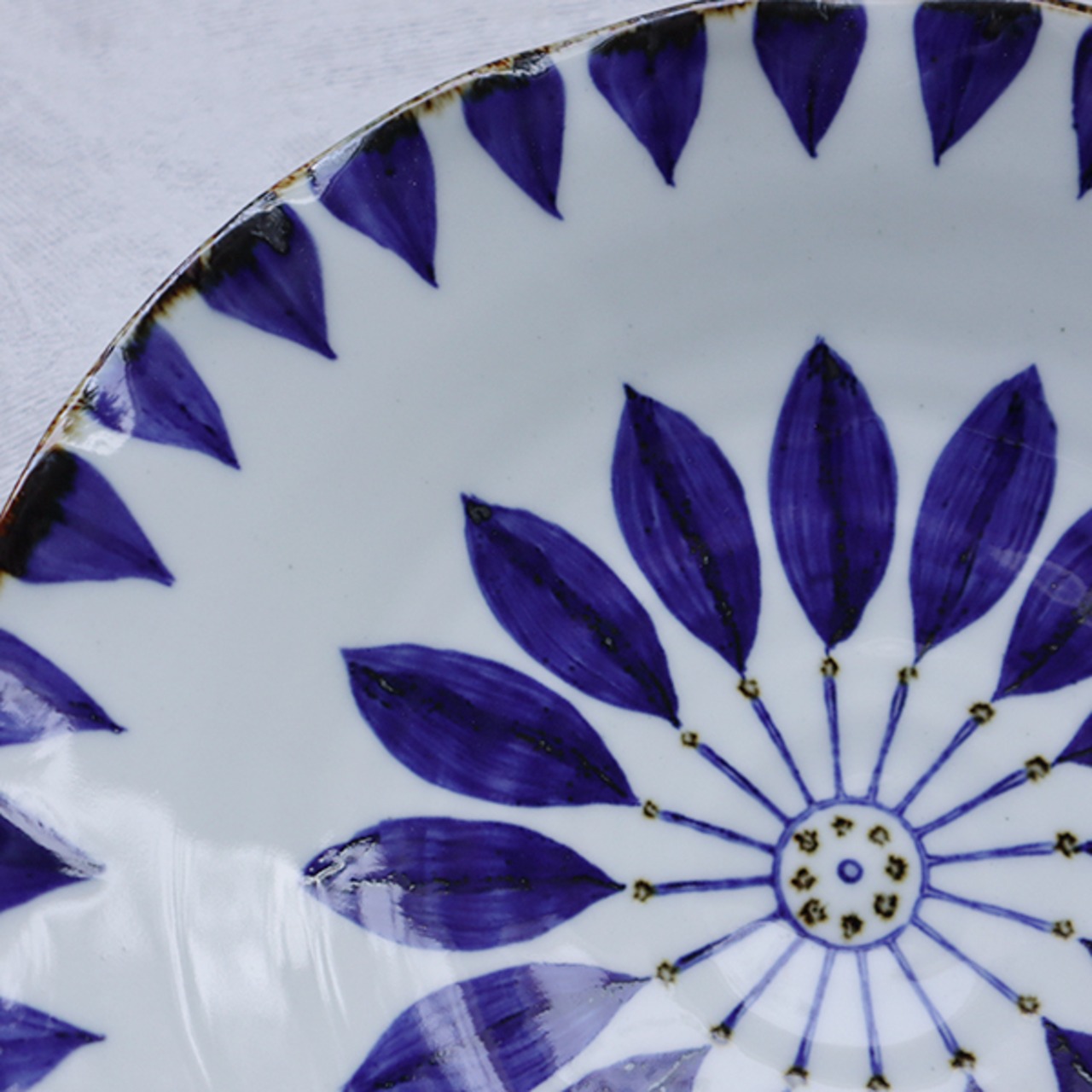 波佐見焼　７寸波皿（ブルーフラワー・リーフ）　6-064