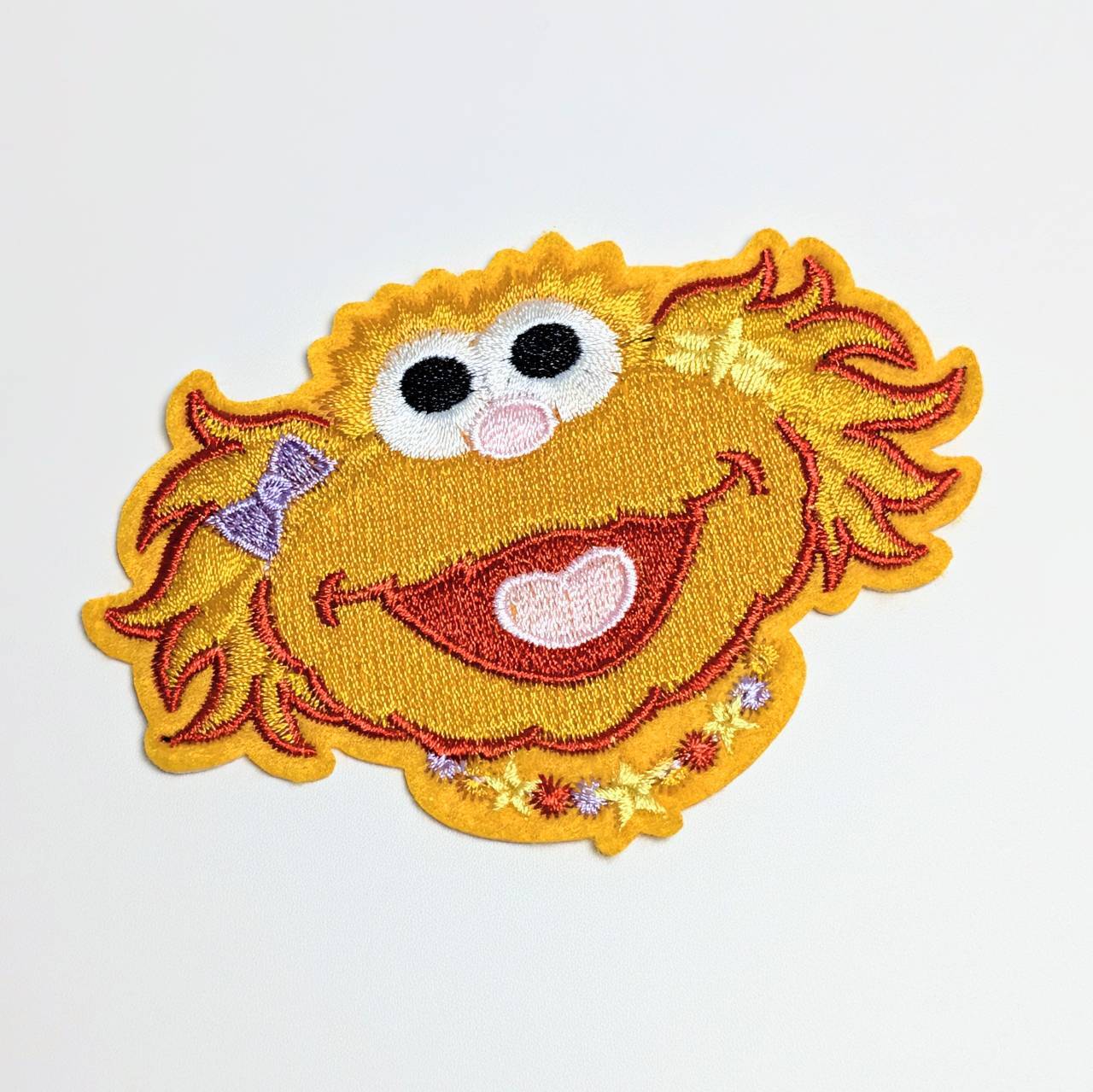 送料無料! ★刺繍アイロンワッペン★【 Sesame Street ( セサミストリート ) 】 ゾーイ〚アメリカン雑貨 アメトイ〛