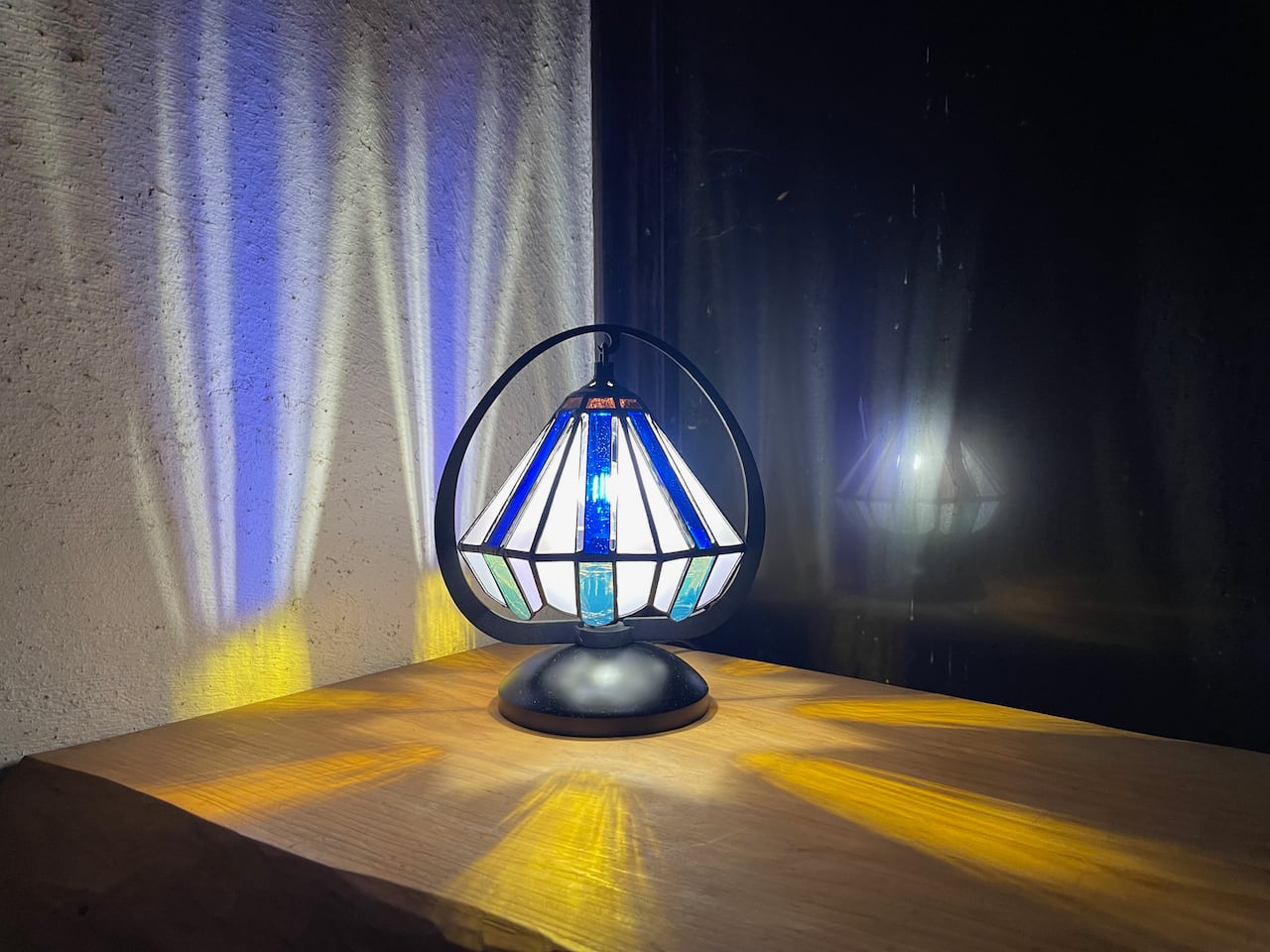 [新作／限定品]ブルーストライプ（ステンドグラスのテーブルランプ） 01020116