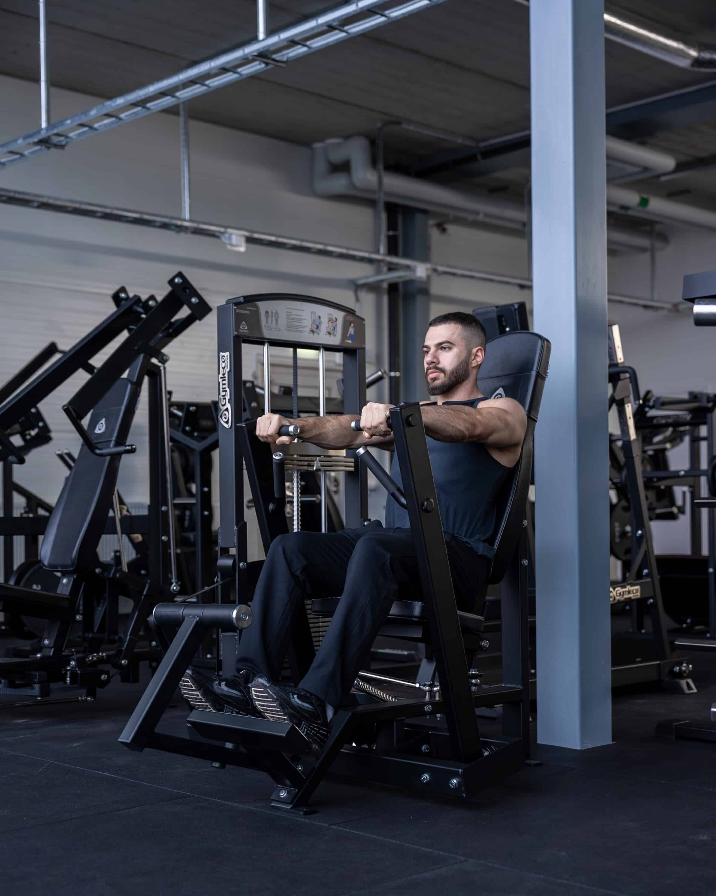 321 シーテッド ワイド チェストプレス | gymlecojapan