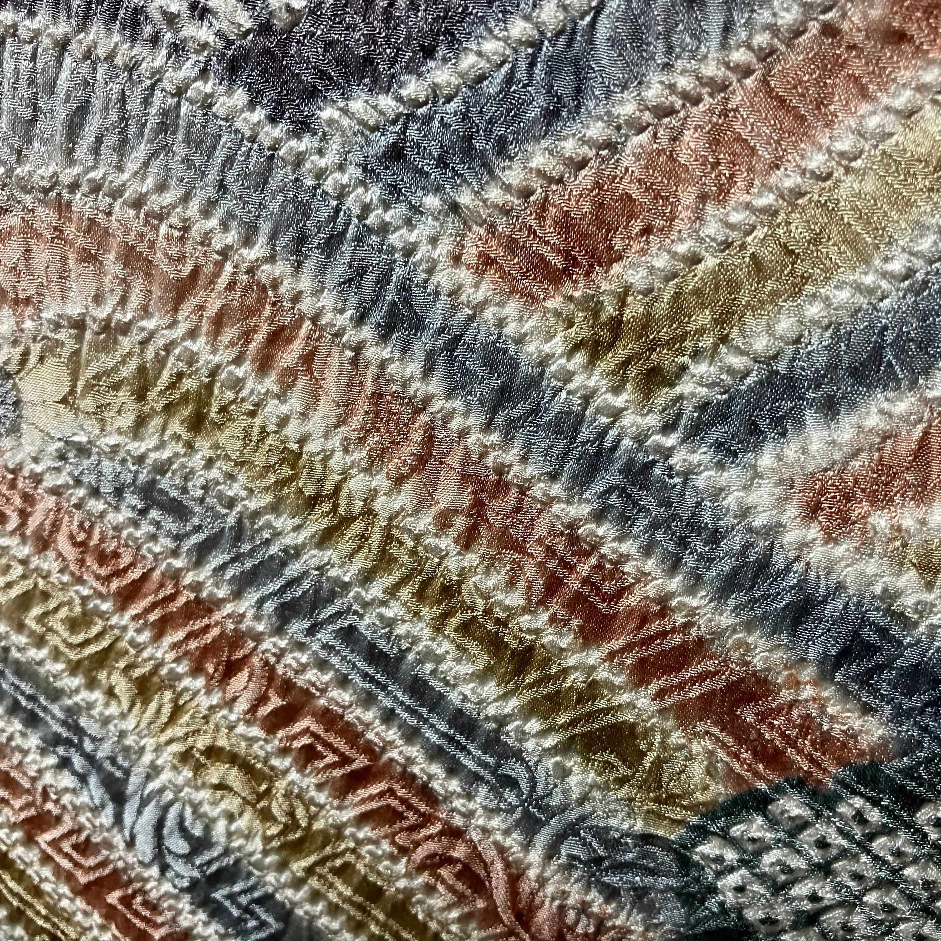 絞り染め名古屋帯（うす青鼠地｜朱黄波に源氏車）