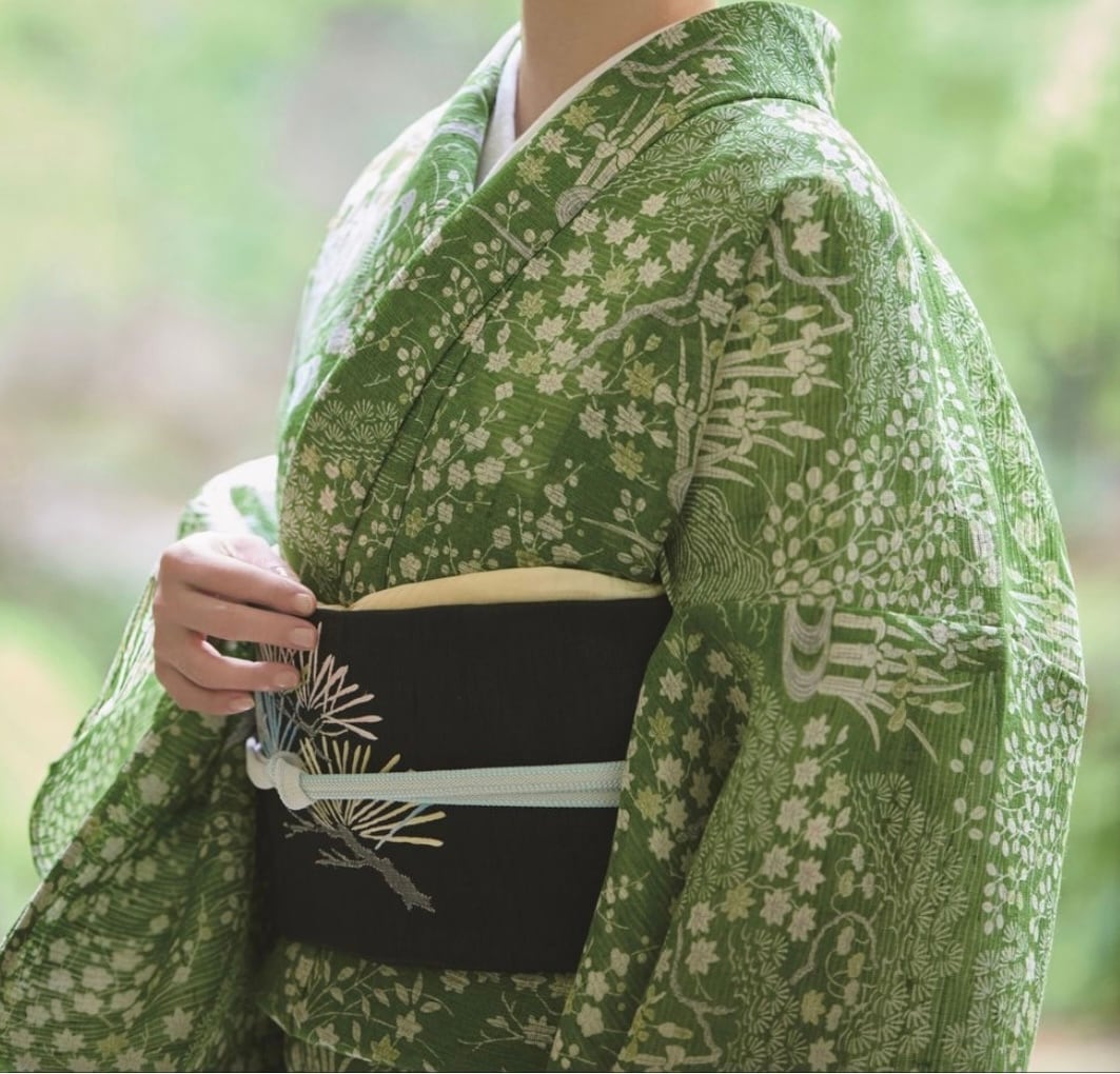 涼やかな夏の着物のお出かけに 絽素材100％ 京絞り帯あげ 葡萄柄刺繍