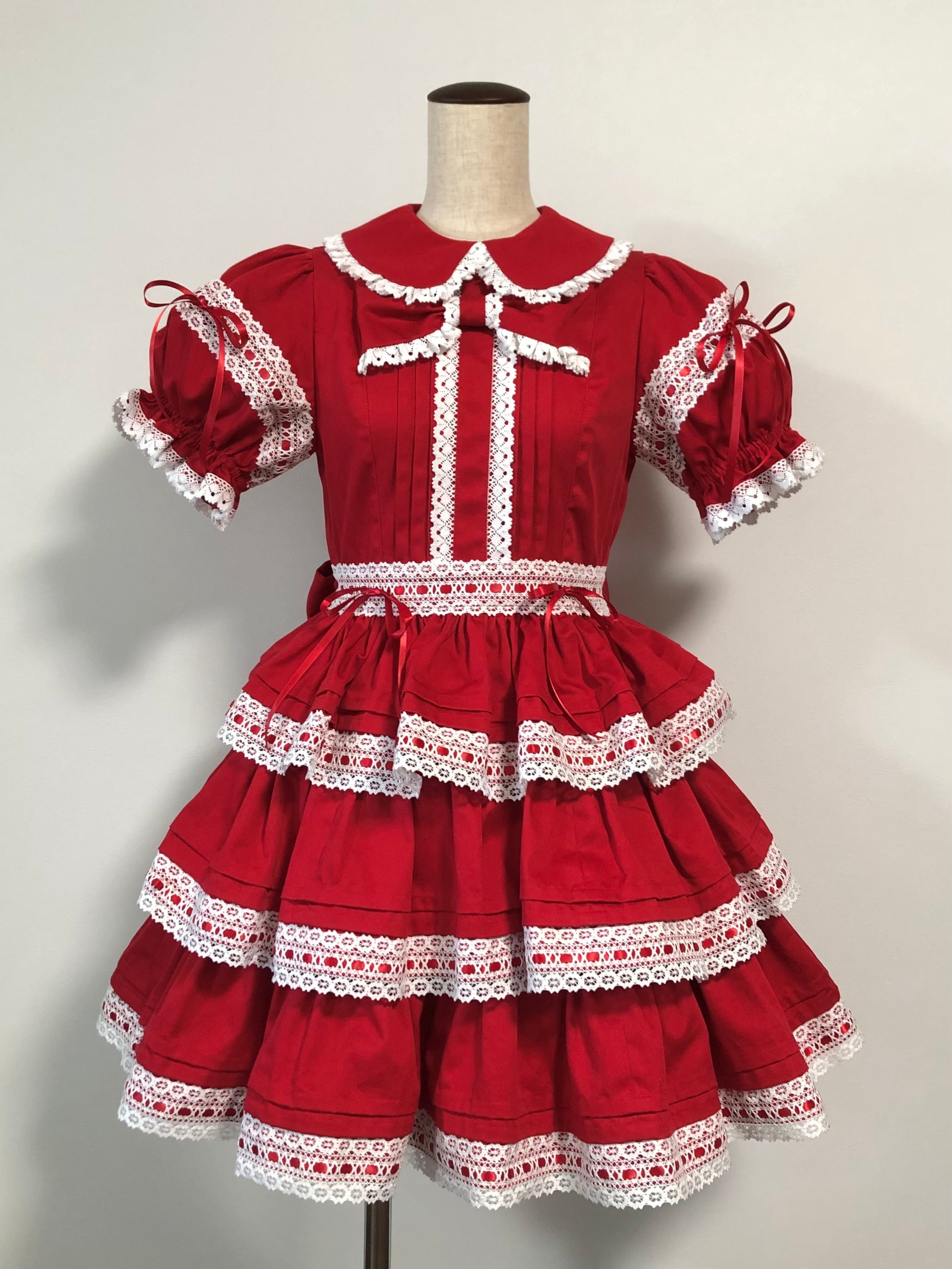 ワンピース ドレス エンジ ワンピース&frasl;ドレスを使った「エンジ色」の人気ファッション