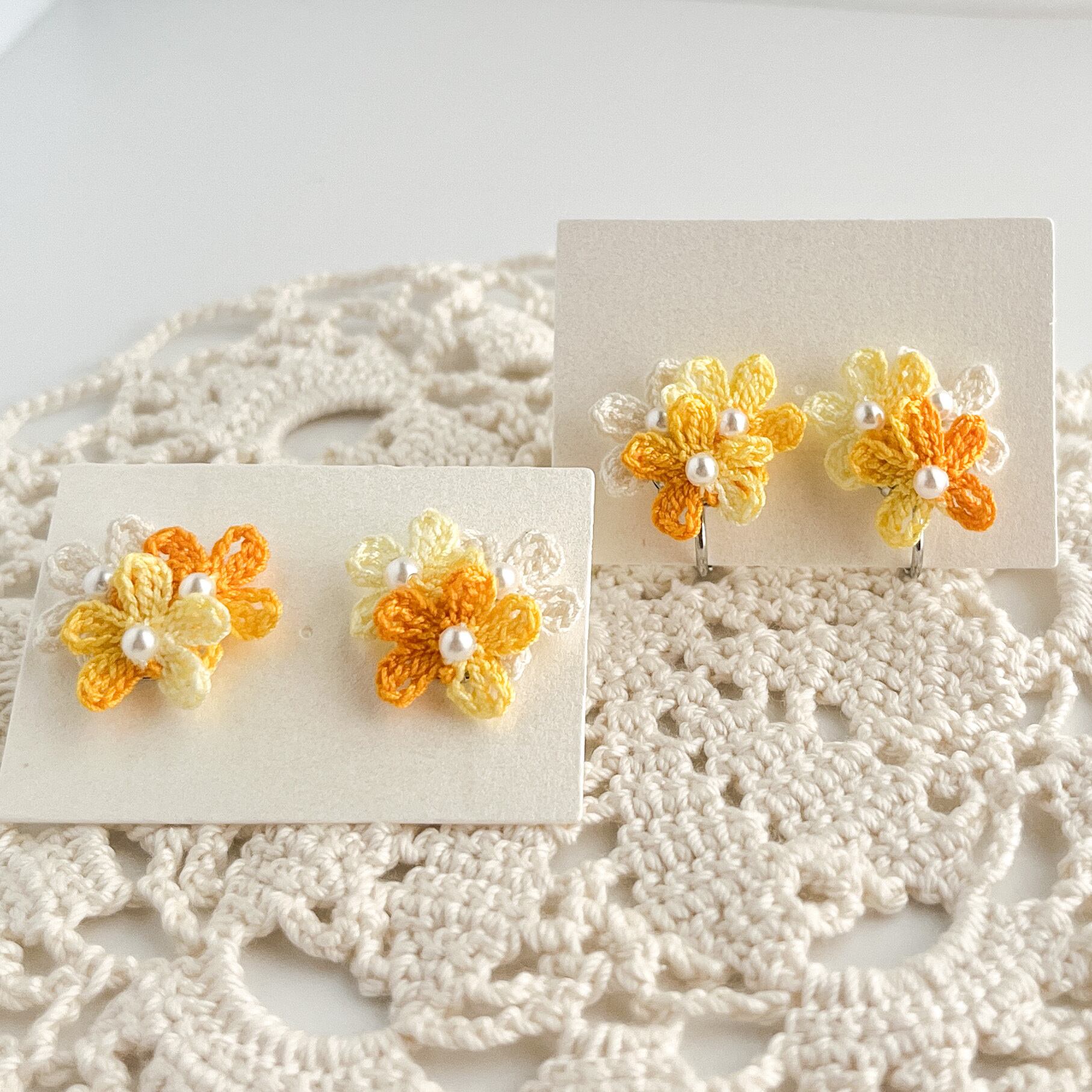 ふんわり軽やかなレース編みのピアス グリーン 金木犀 オレンジ | そらの音