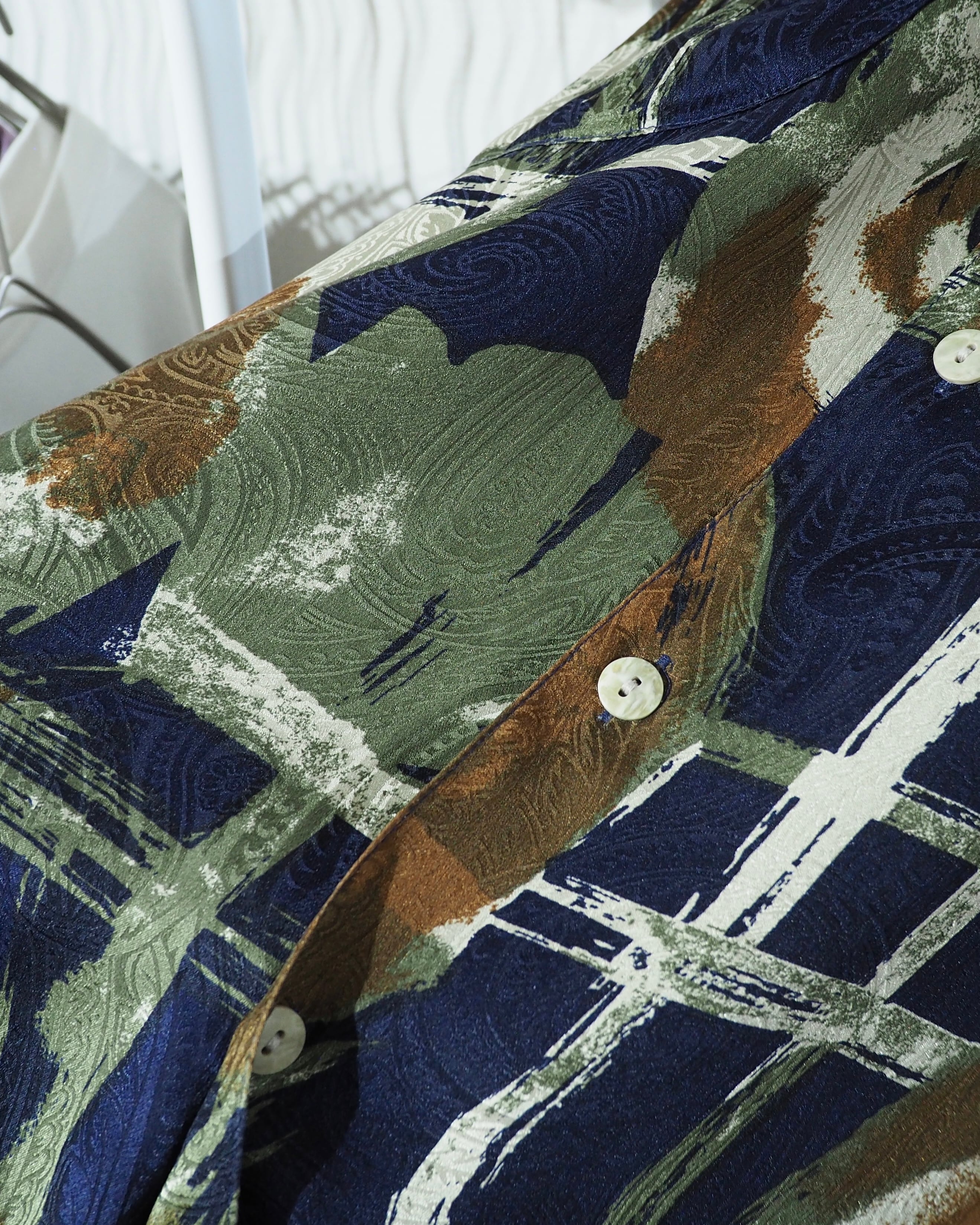 1990s ” GOOUCH ” Beautiful Abstract painting × Paisley all Over vintage loose Silk shirt