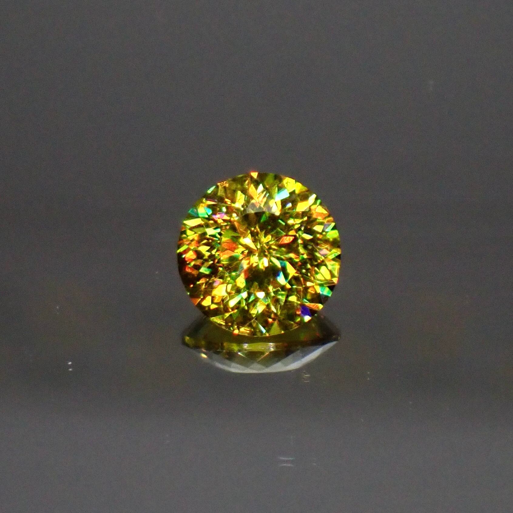【Bright Brilliant Cut™️ “129 Facets” 】光の魔術、虹彩の奇跡 0.62ct 天然 スフェーン