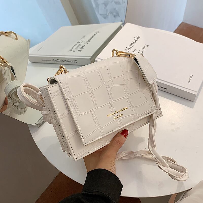 今年の人気のスモールバッグ女性2020新しいトレンディなファッション野生のワンショルダーメッセンジャーバッグネット赤のテクスチャ小さな正方形のバッグ Tiancai_Wing_Bag0050436