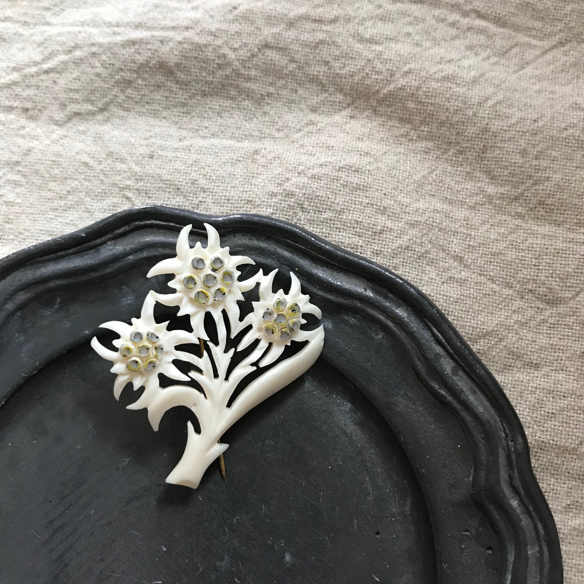 エーデルワイスのブローチ2