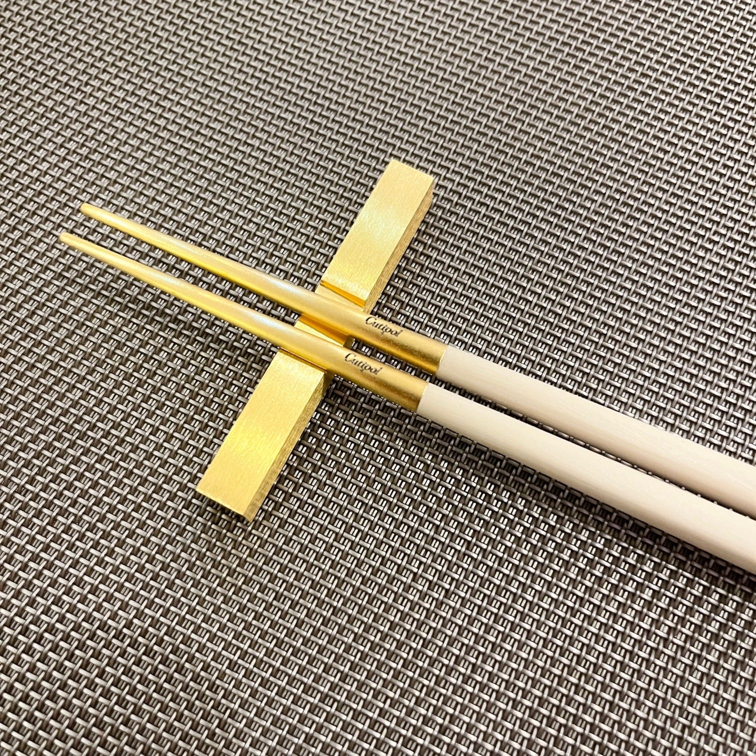 cutipol クチポール お箸 箸置き付き KUBE アイボリーゴールド 正規品