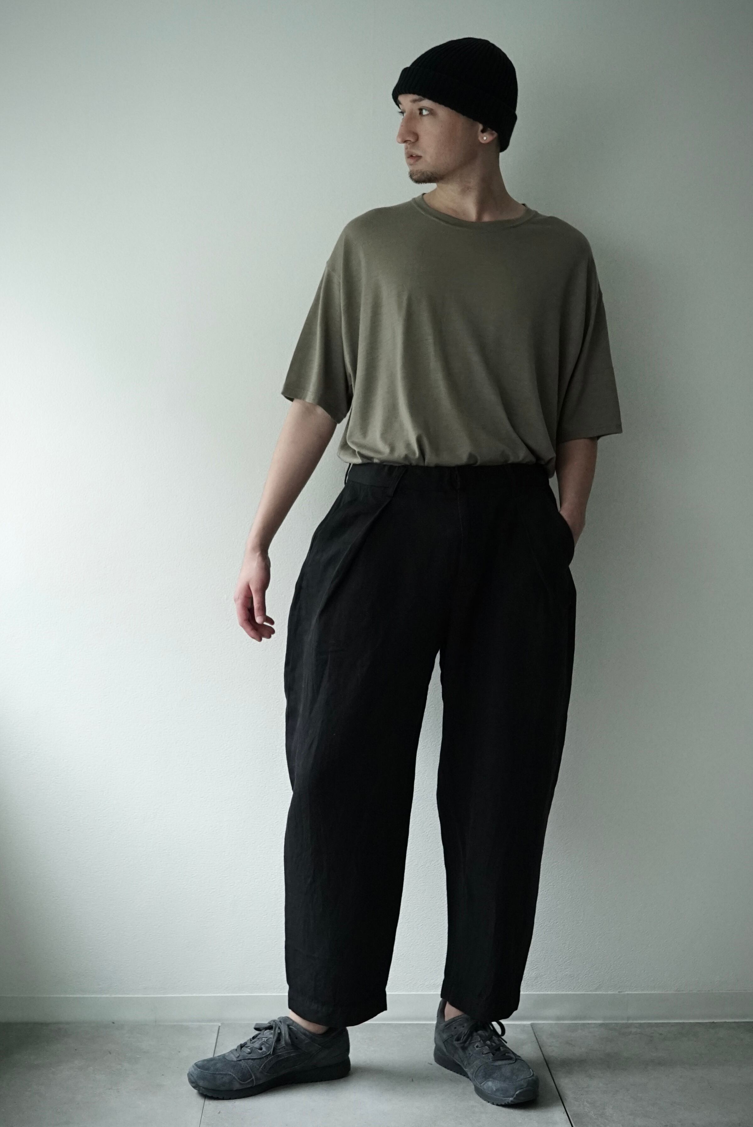 Washable Wool × Linen Gabardine / W-tuck Pants（ANTIQUE BLACK） | C O L I N A  powered by BASE