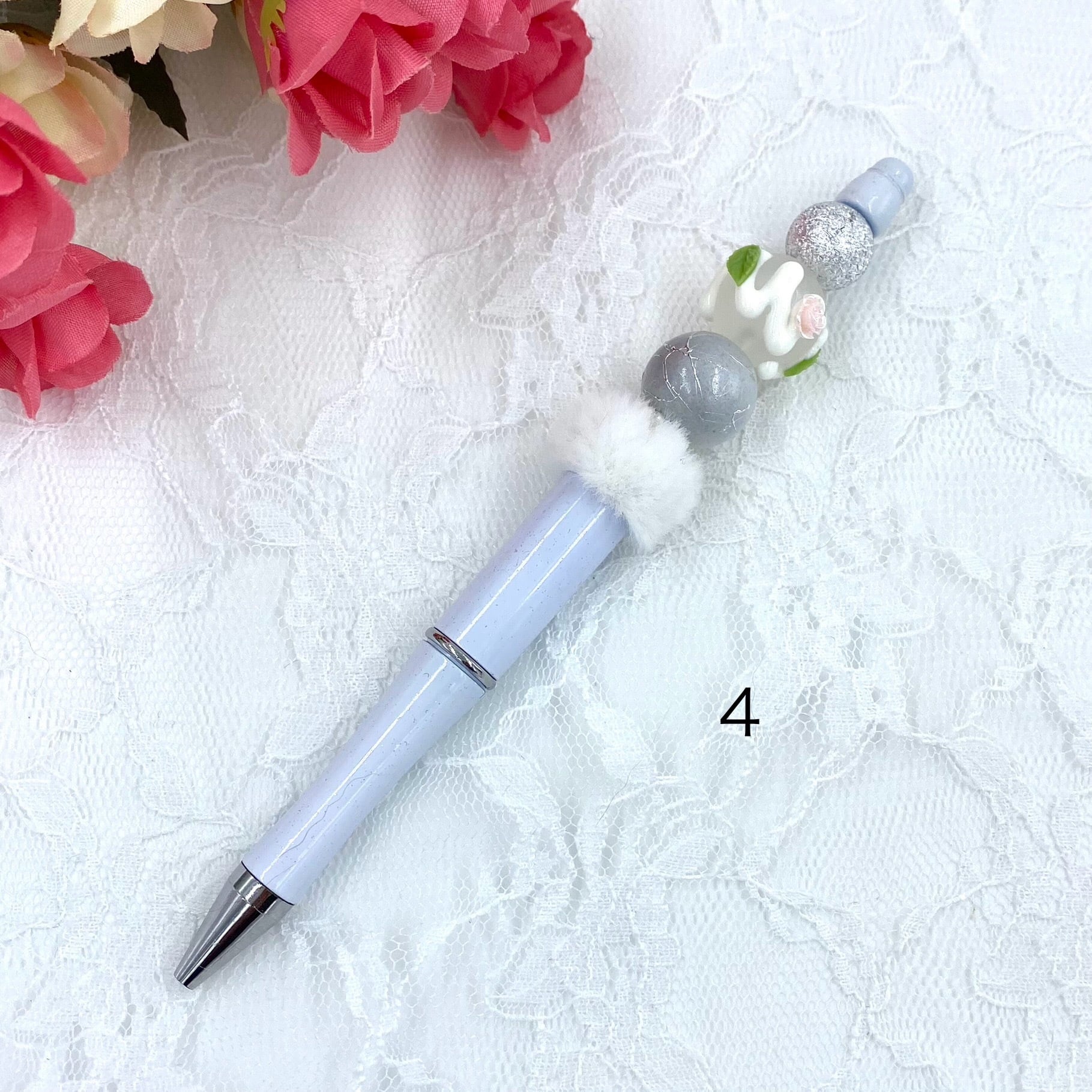 182 カスタムボールペン完成品 手書き蓄光薔薇パーツビーズボールペン