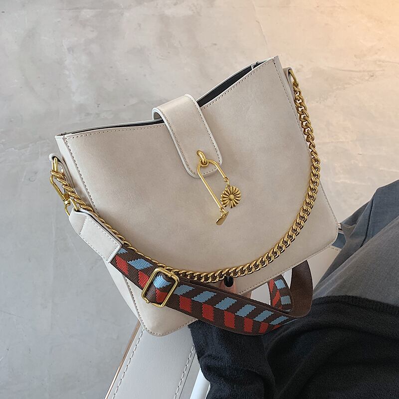 香港スタイルレトロレディースバッグ2020新しいトレンディなファッションワンショルダーメッセンジャーバッグハイエンド感覚のオールマッチチェーンバケットバッグ Tiancai_Wing_Bag3978518