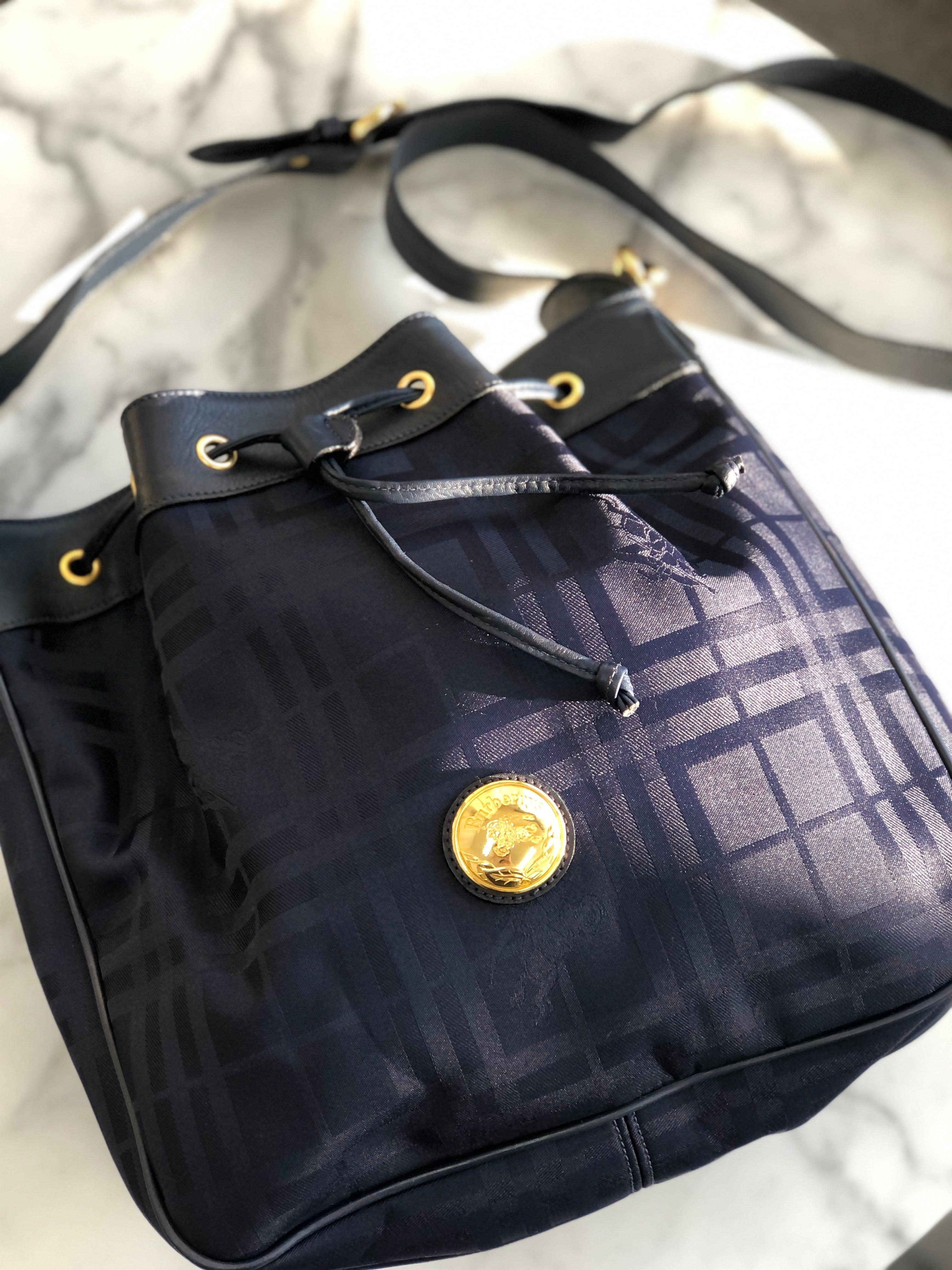 バーバリー Burberrys チェック柄ショルダーバッグ 巾着型1997年 バーバリー Burberrys チェック柄ショルダーバッグ 巾着型1997年