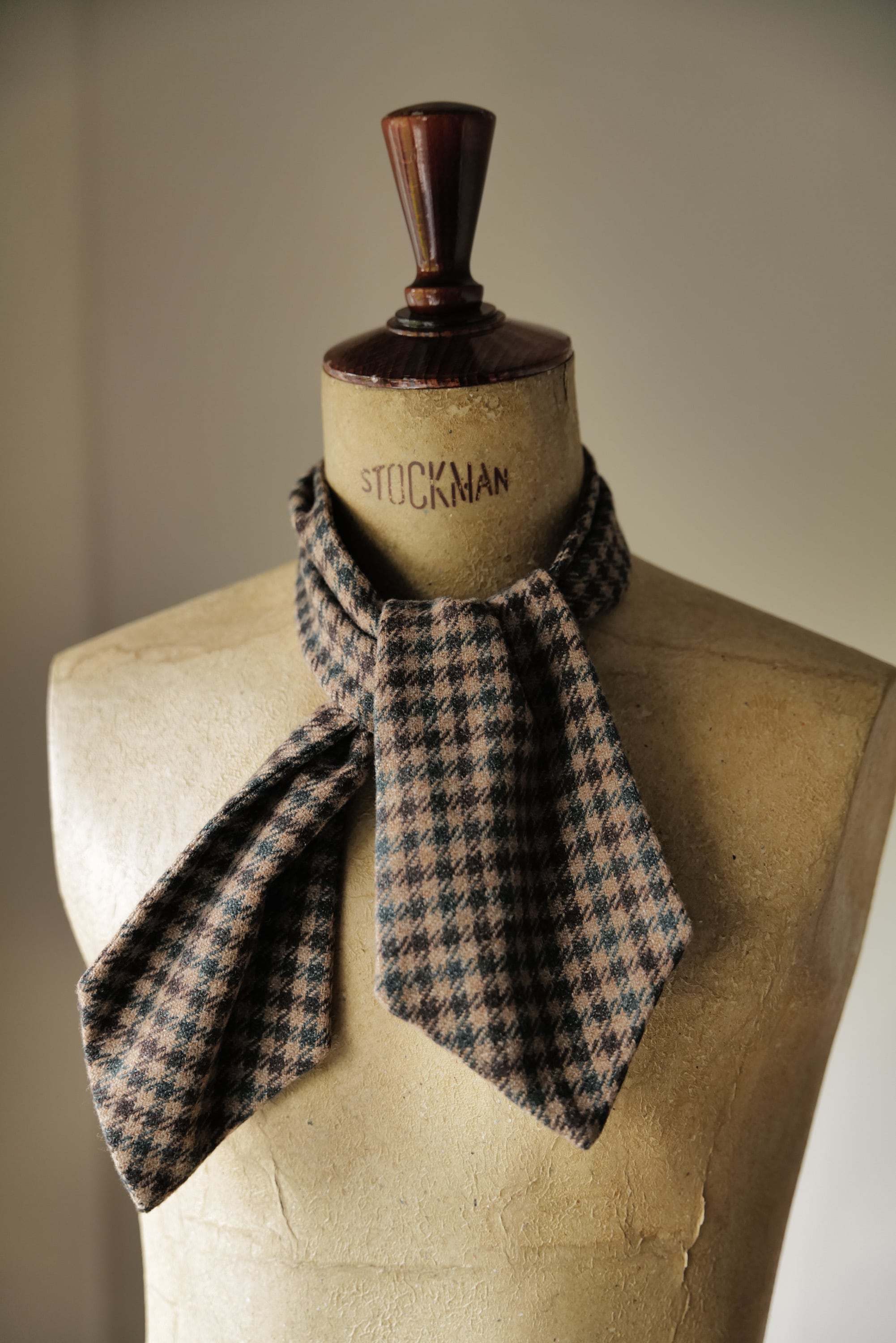 完全別注！ アット ヴァンヌッチの新型アスコットスカーフ（ブラウン