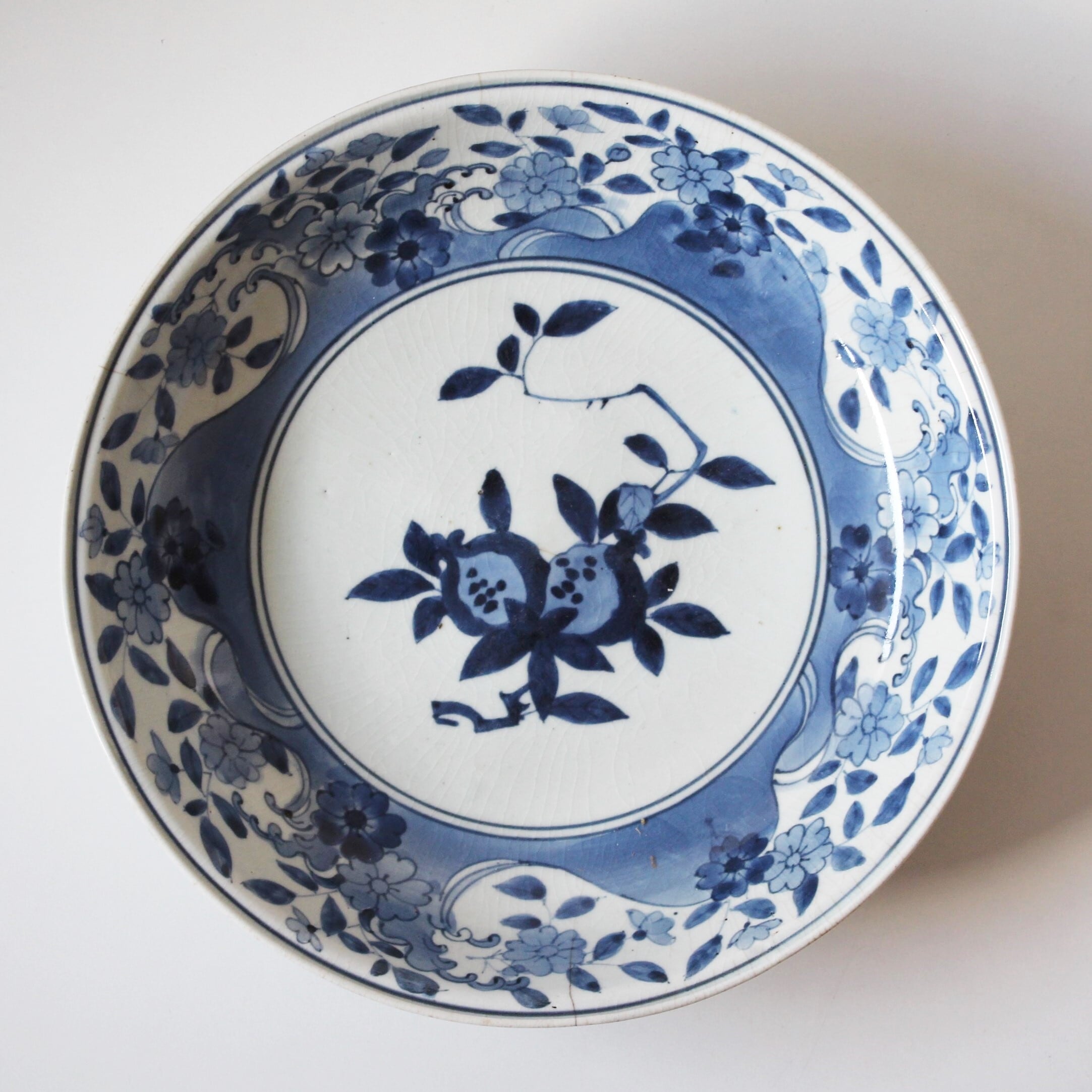 古伊万里染付柘榴花筏文大皿 d31.6cm　Imari Blue and White Large Dish, Design of  Pomegranates and Sakura Cherry Blossom Petals Floating on Waves　17th-18th C  |