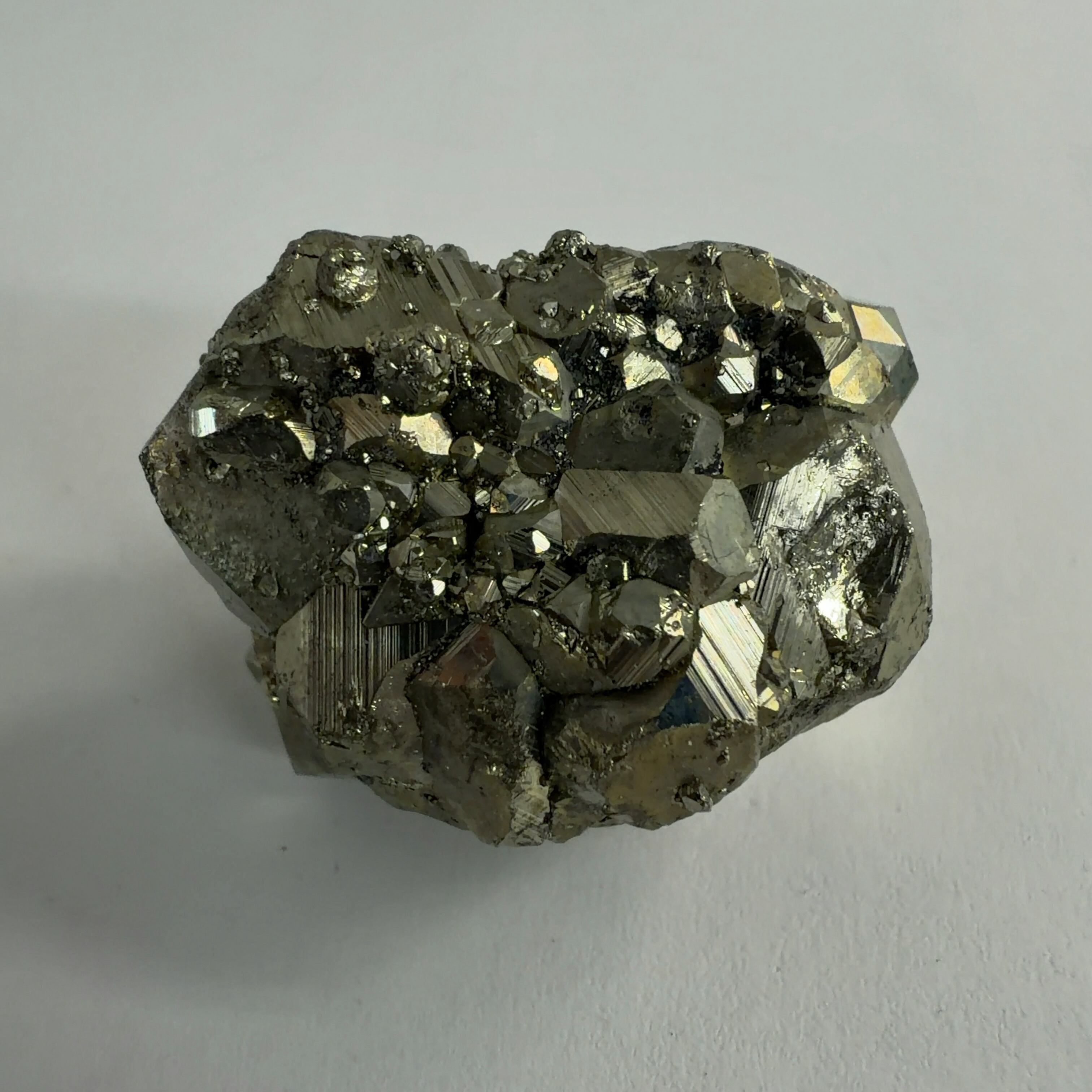 E31779】 黄鉄鉱 パイライト pyrite ペルー 天然石 鉱物