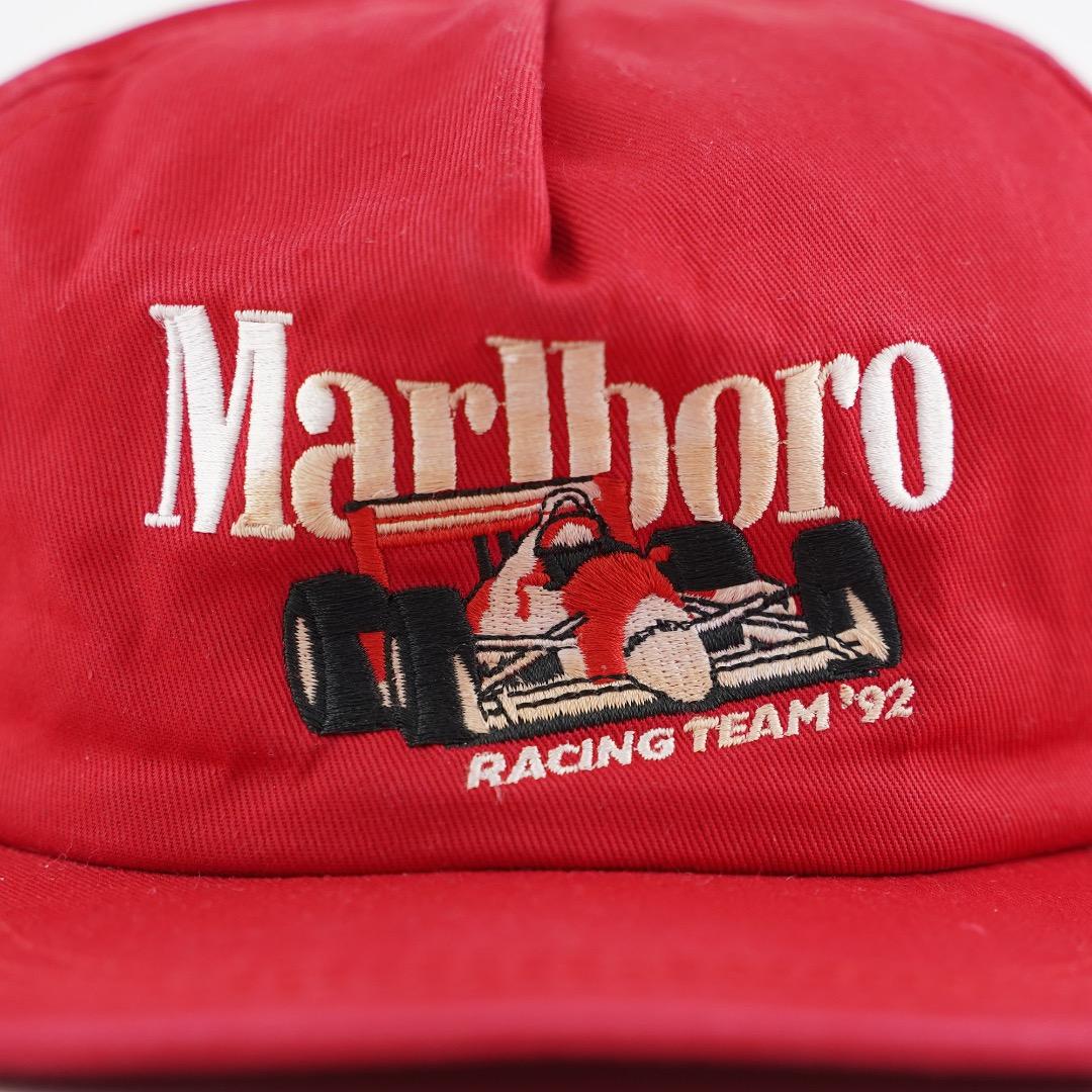 カ*コ様 80-90s Marlboro 赤色 ロゴ刺繍キャップ　 USA製 90s Marlboro マルボロ ロゴ刺繍 コーデュロイキャップ 赤 - Sixpacjoe