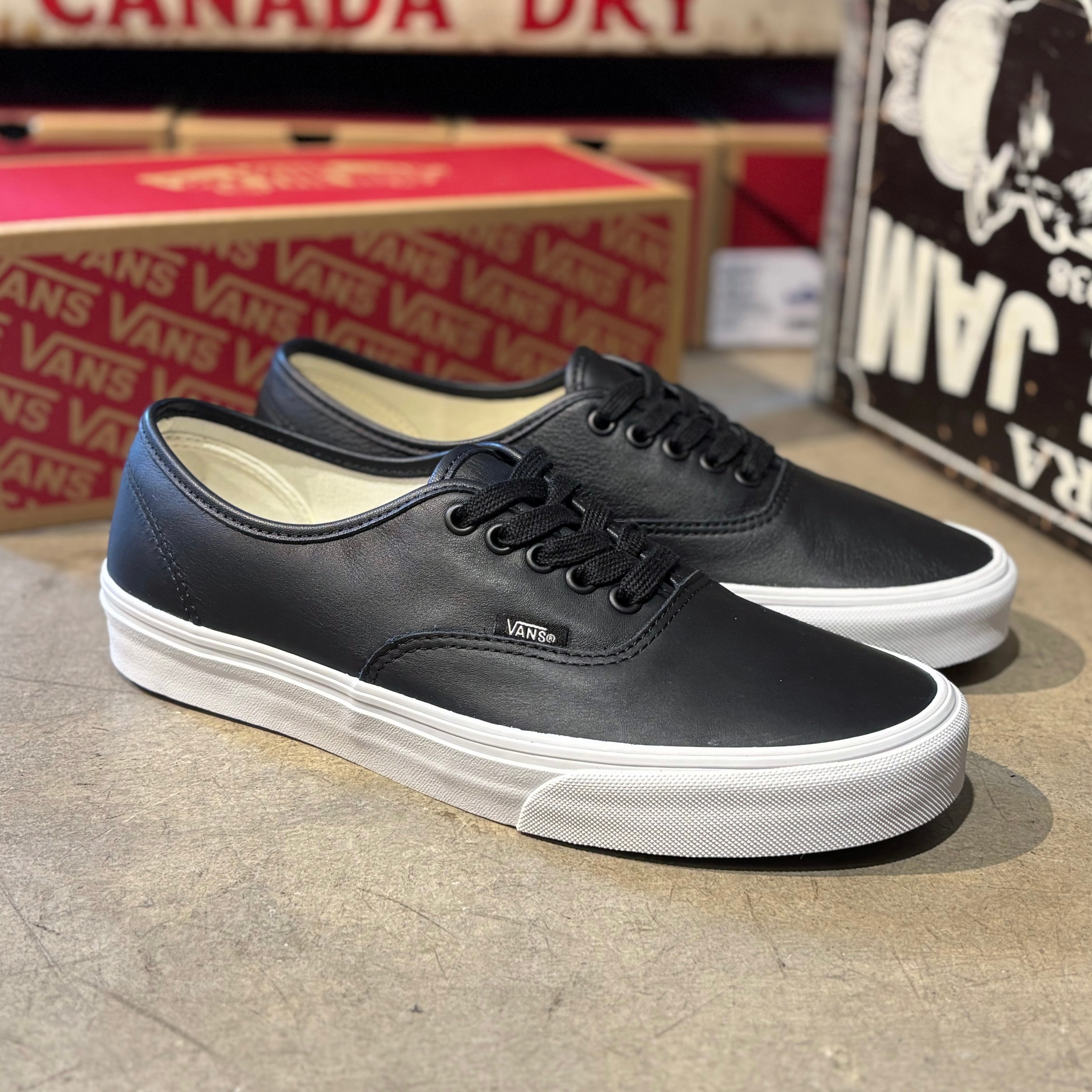 VANS Authentic Leather Black / True White (ヴァンズ