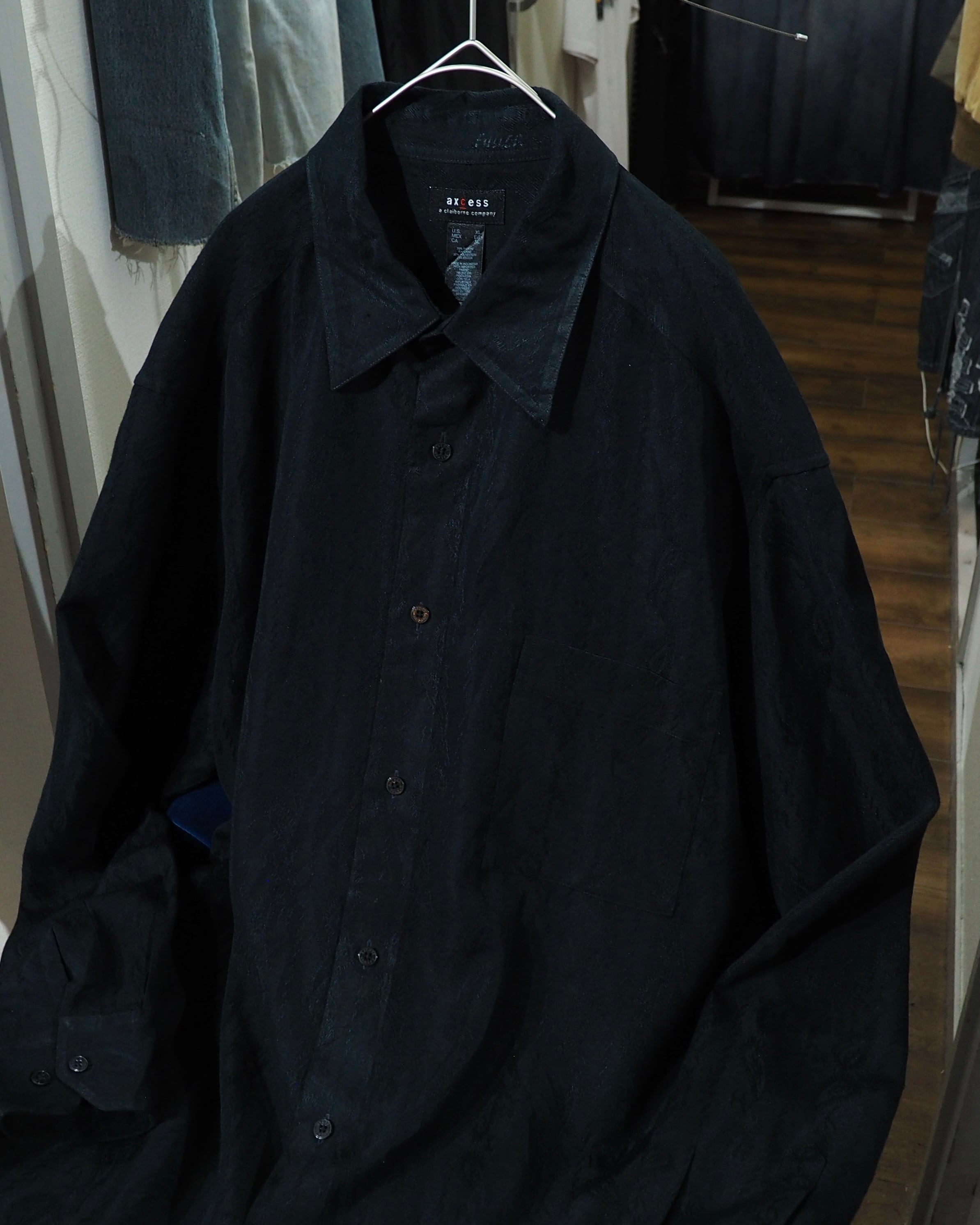 " axcess " Black Beautiful Paisley Pattern Embroidery Over Silhouette Shirt