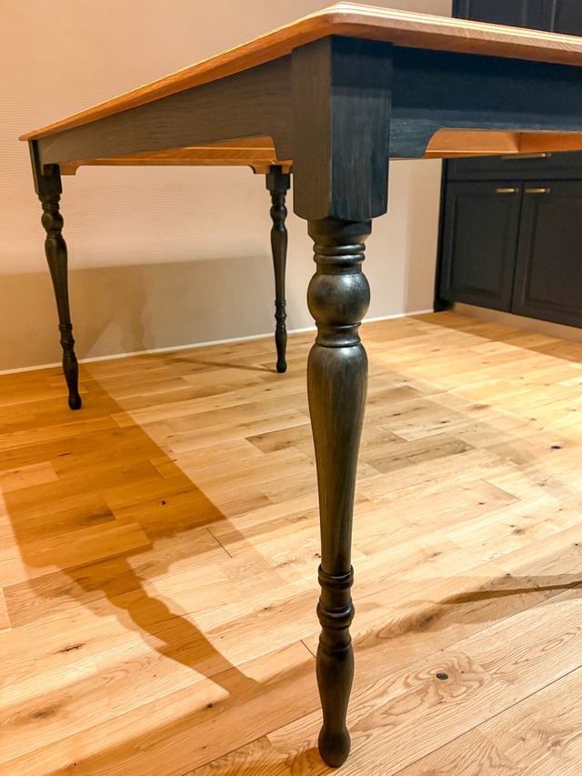 ホワイトオーク材ターンドレッグダイニングテーブル “極細スレンダー”(アンティーク調ろくろ足テーブル) W1400〜2400 4〜8人掛け 引き出し付きダイニングテーブル