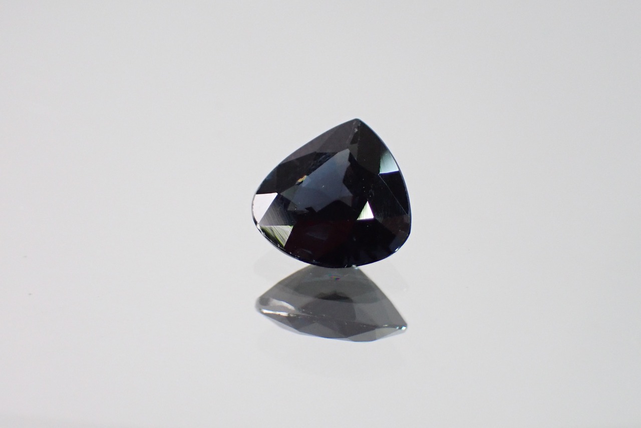 スピネル(簡易ソーティング付)　2.420ct　[C3-206]