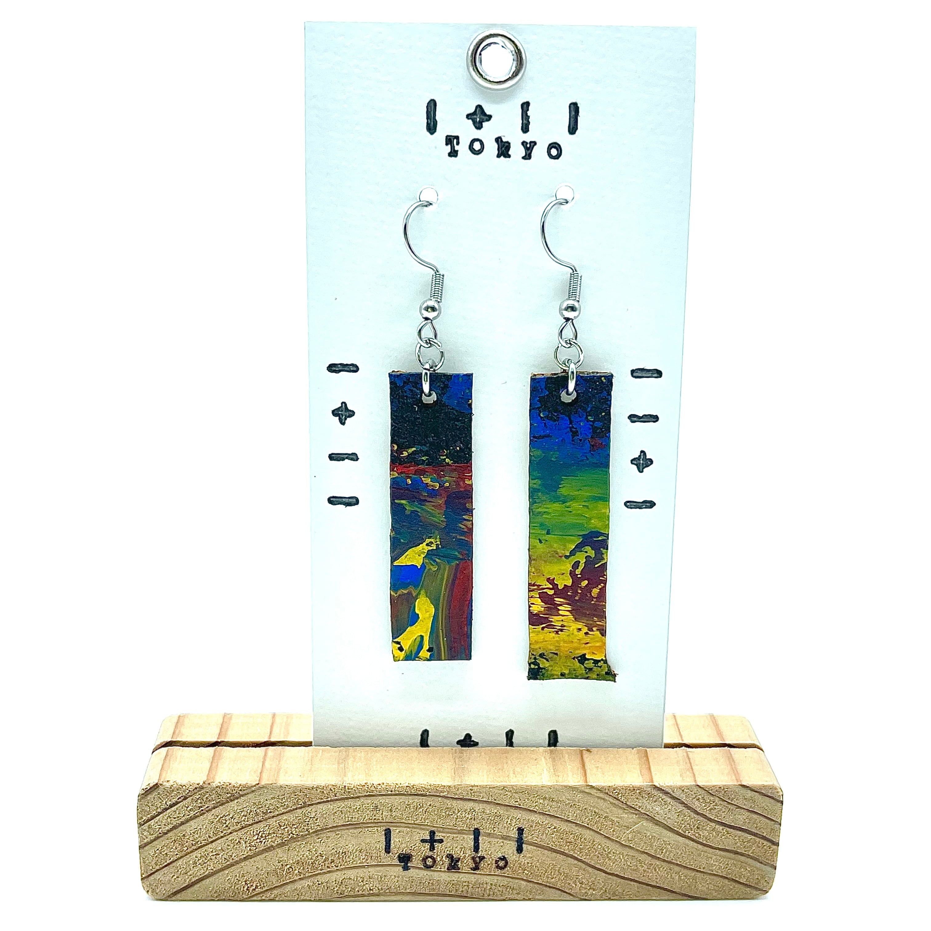 革ピアス　あかあおきグラデーション　本革