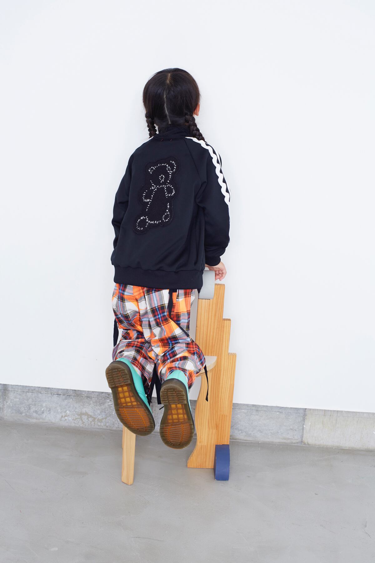KUMA EMBROIDERY PATCH TRACK JACKET / F2 | frankygrow concept shop