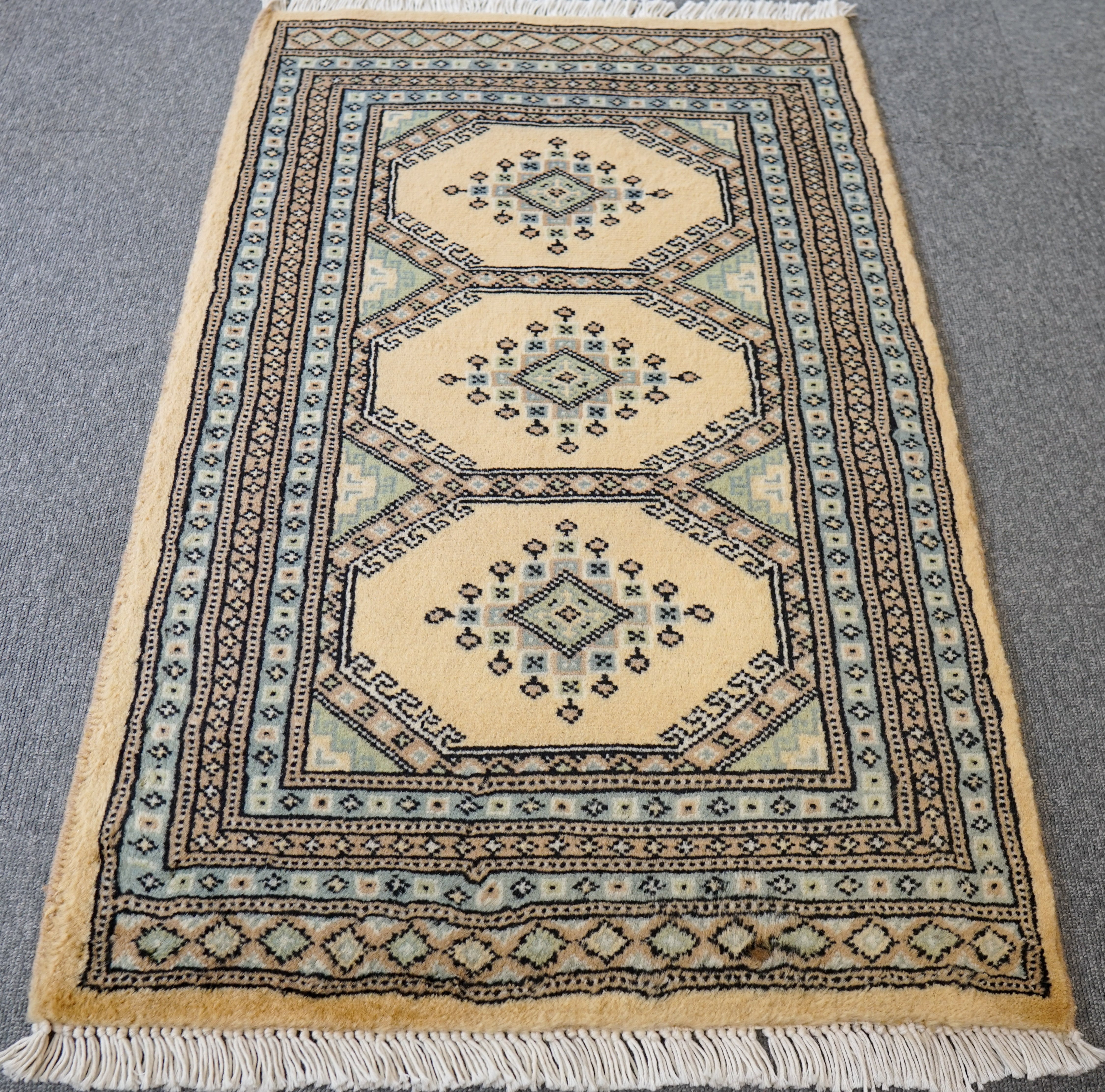 94×60cm【パキスタン手織り絨毯】 | Decorworks