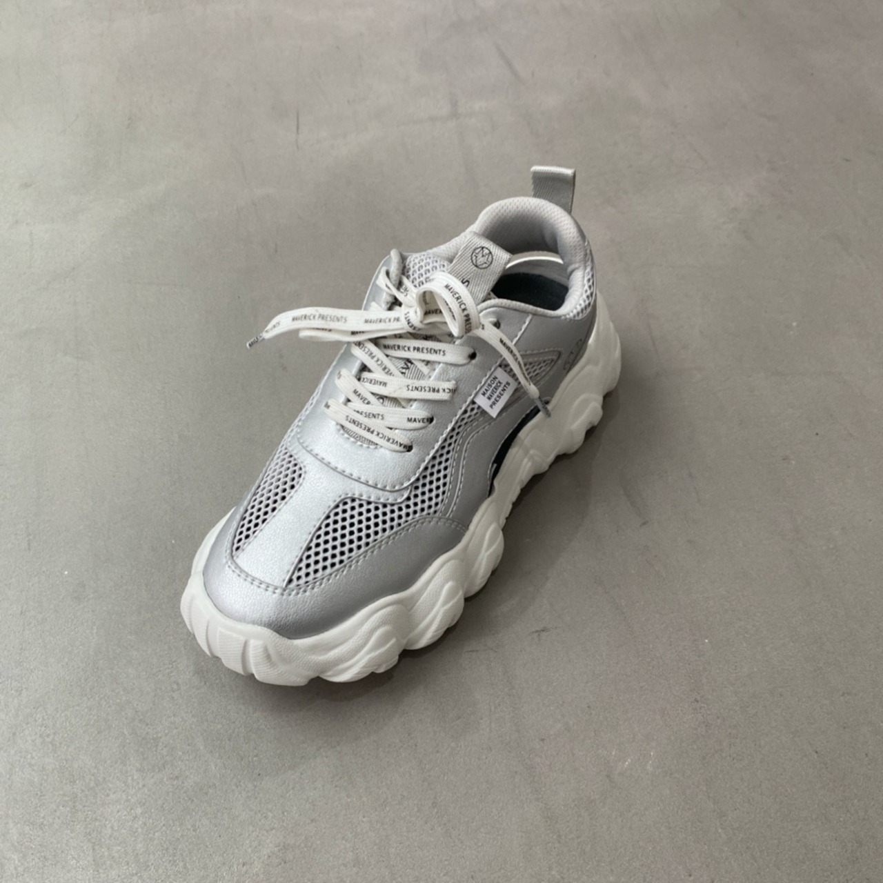 【受注予約：6月下旬入荷予定】chunky sole dad sneakers‐sandals/silver