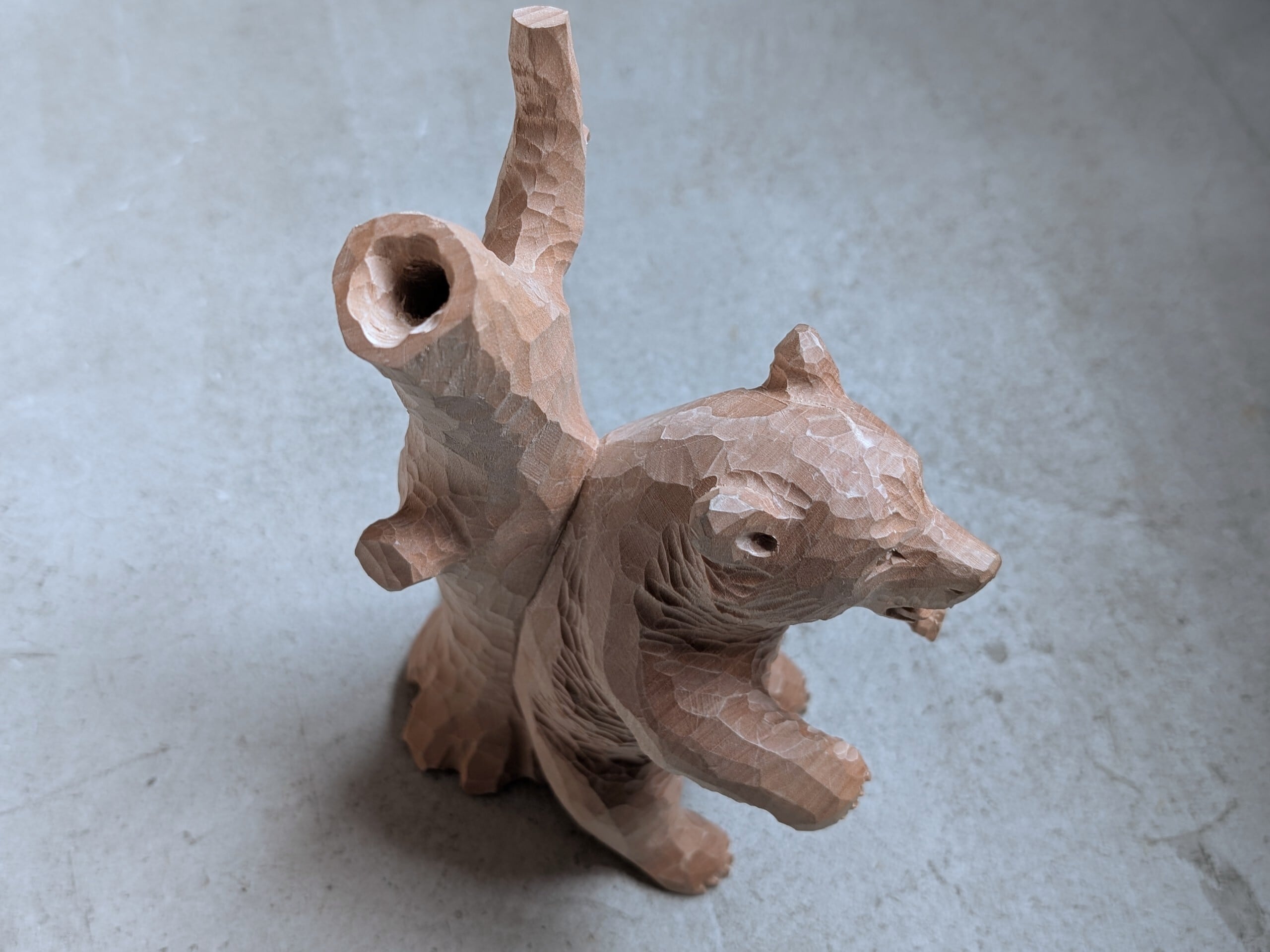 上西捷敏 背をこする熊 #1 | 木彫りの熊 | inoya | Basic Life