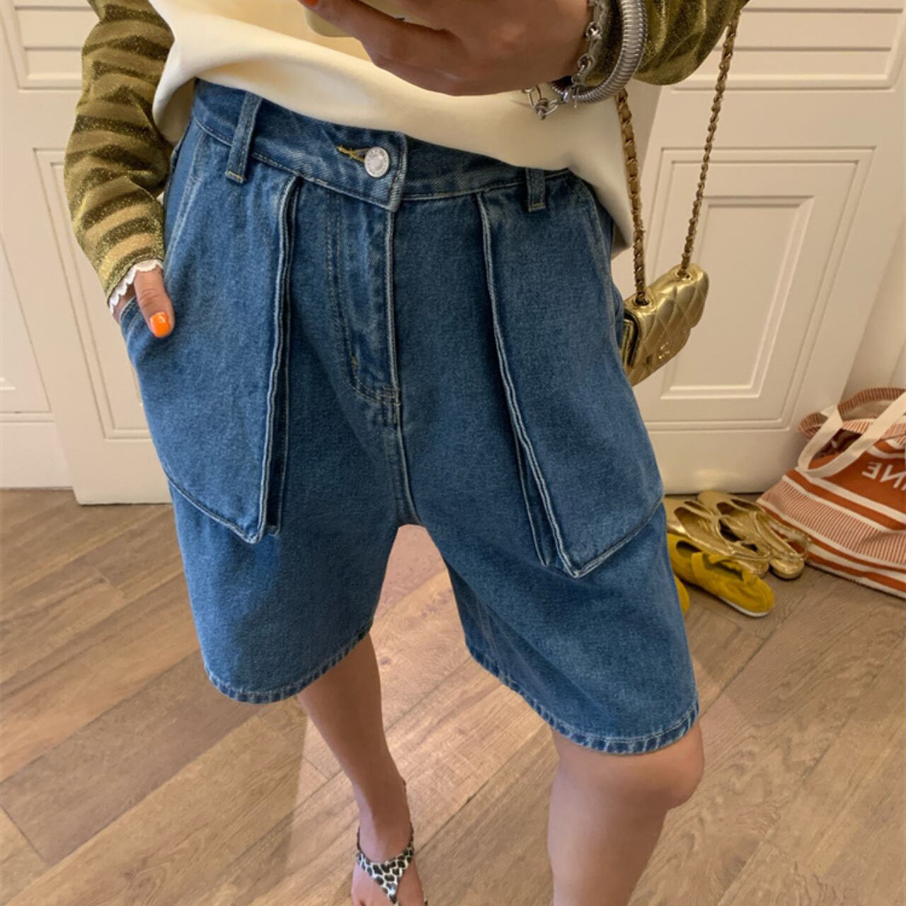 Loose silhouette high-waisted denim shorts 00121