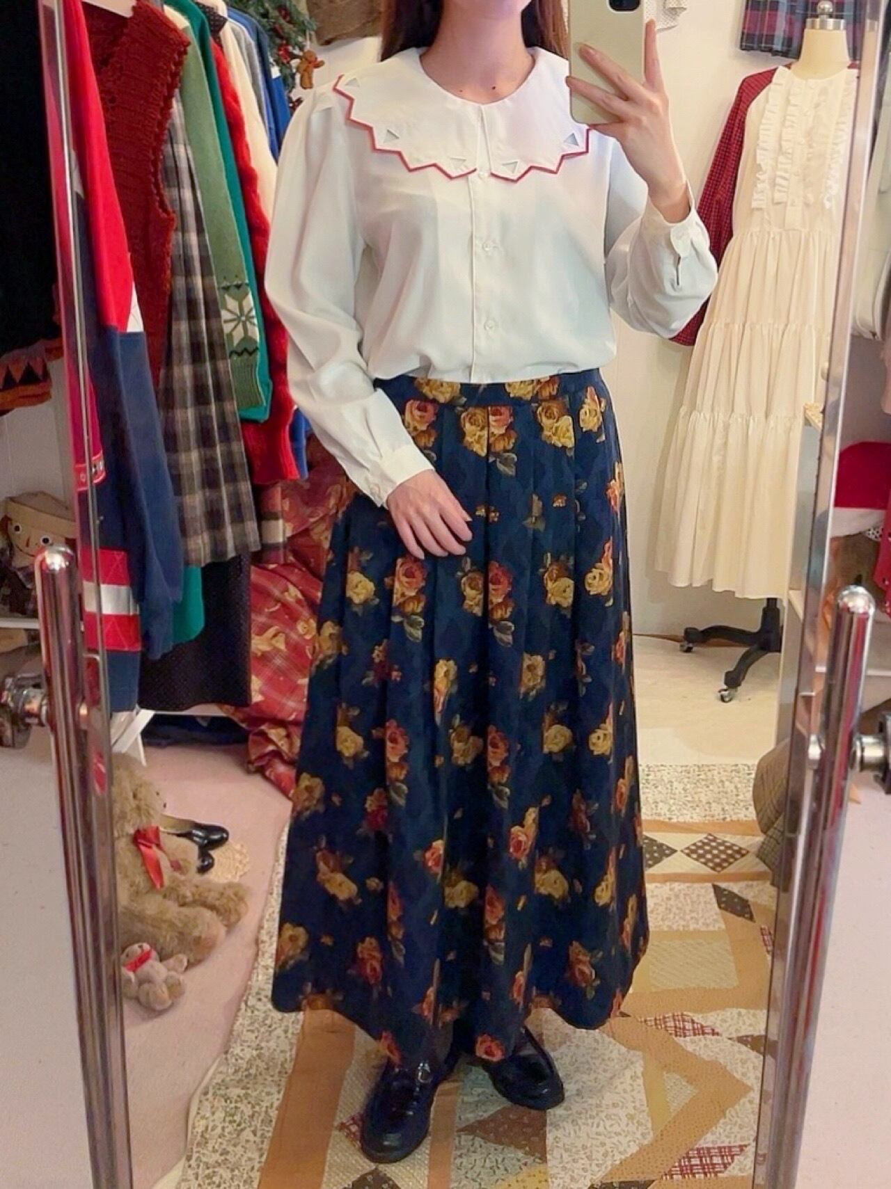 triangle cutting collar white blouse